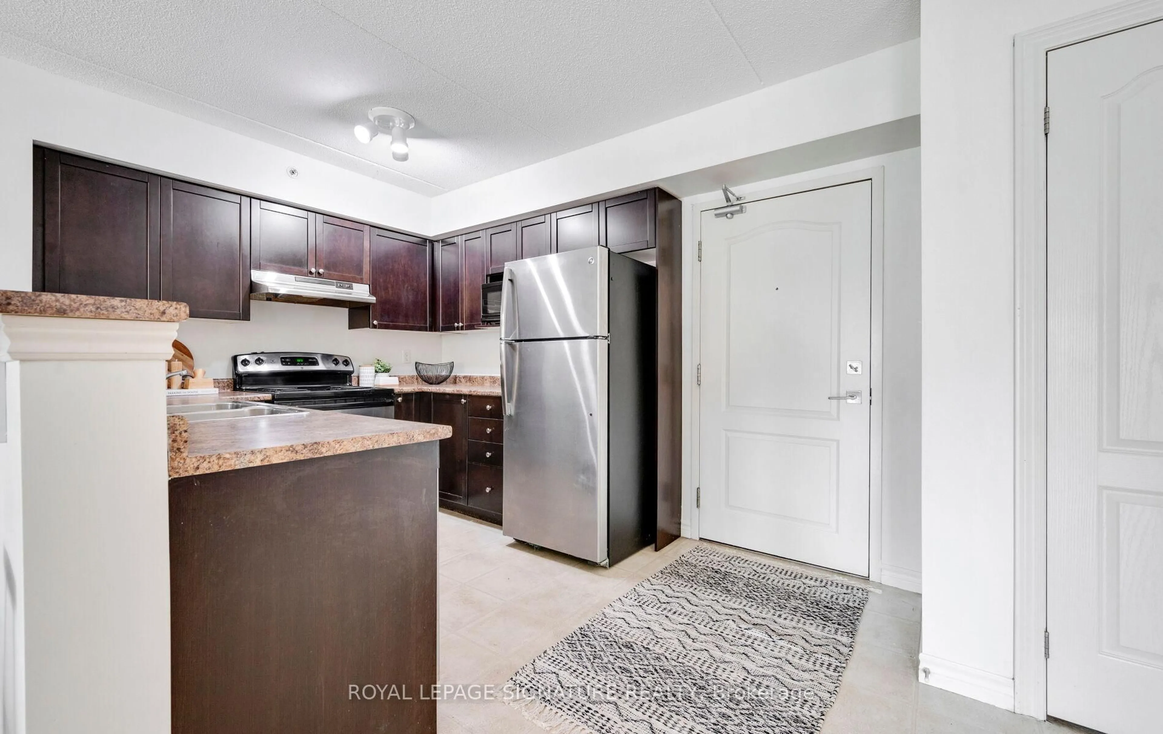 Standard kitchen, unknown for 1470 Main St #204, Milton Ontario L9T 8W6