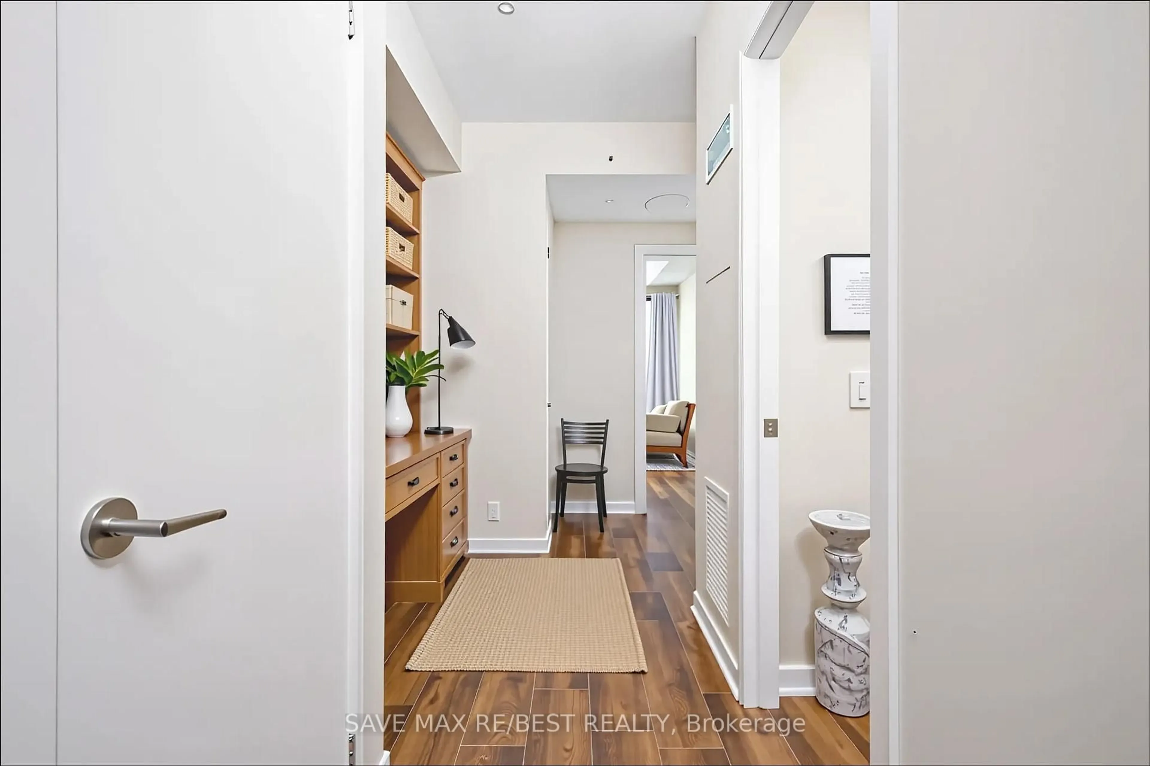 Indoor entryway for 10 Park Lawn Rd #807, Toronto Ontario M8V 0H9