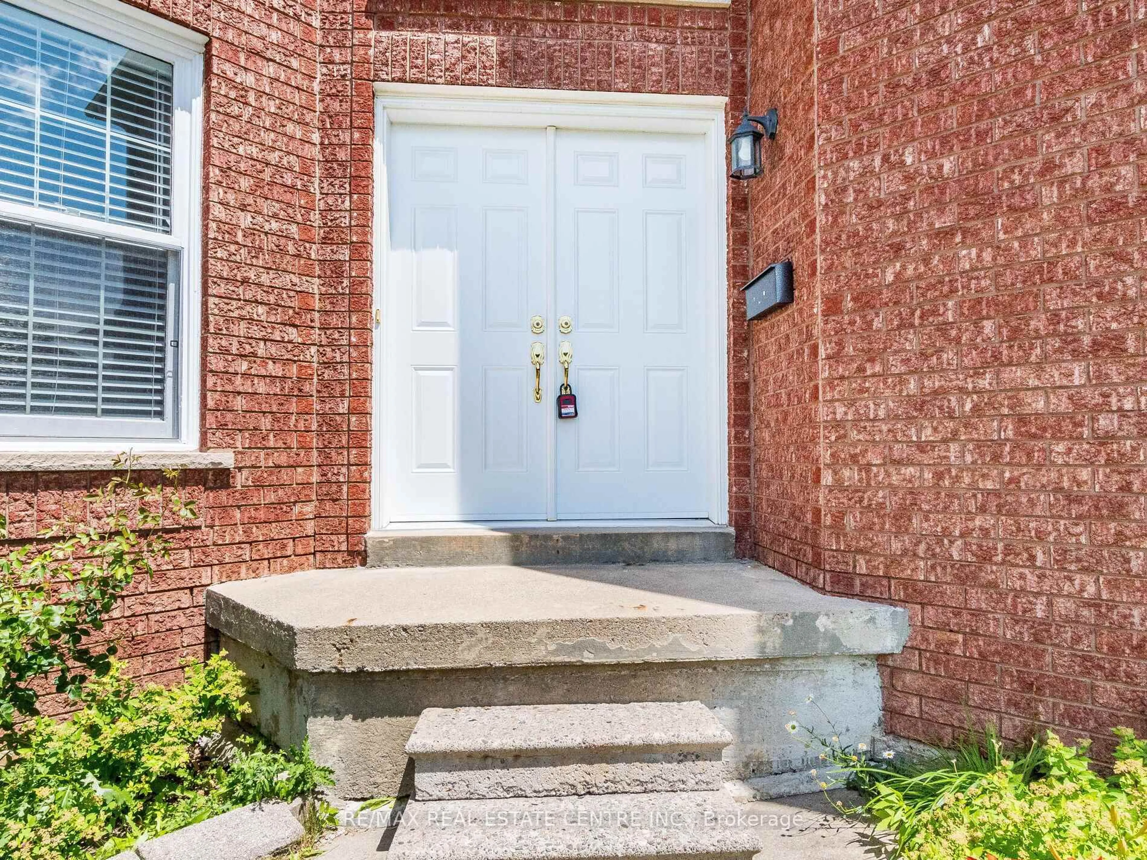 Indoor entryway for 4938 Rosebush Rd, Mississauga Ontario L5M 5M9