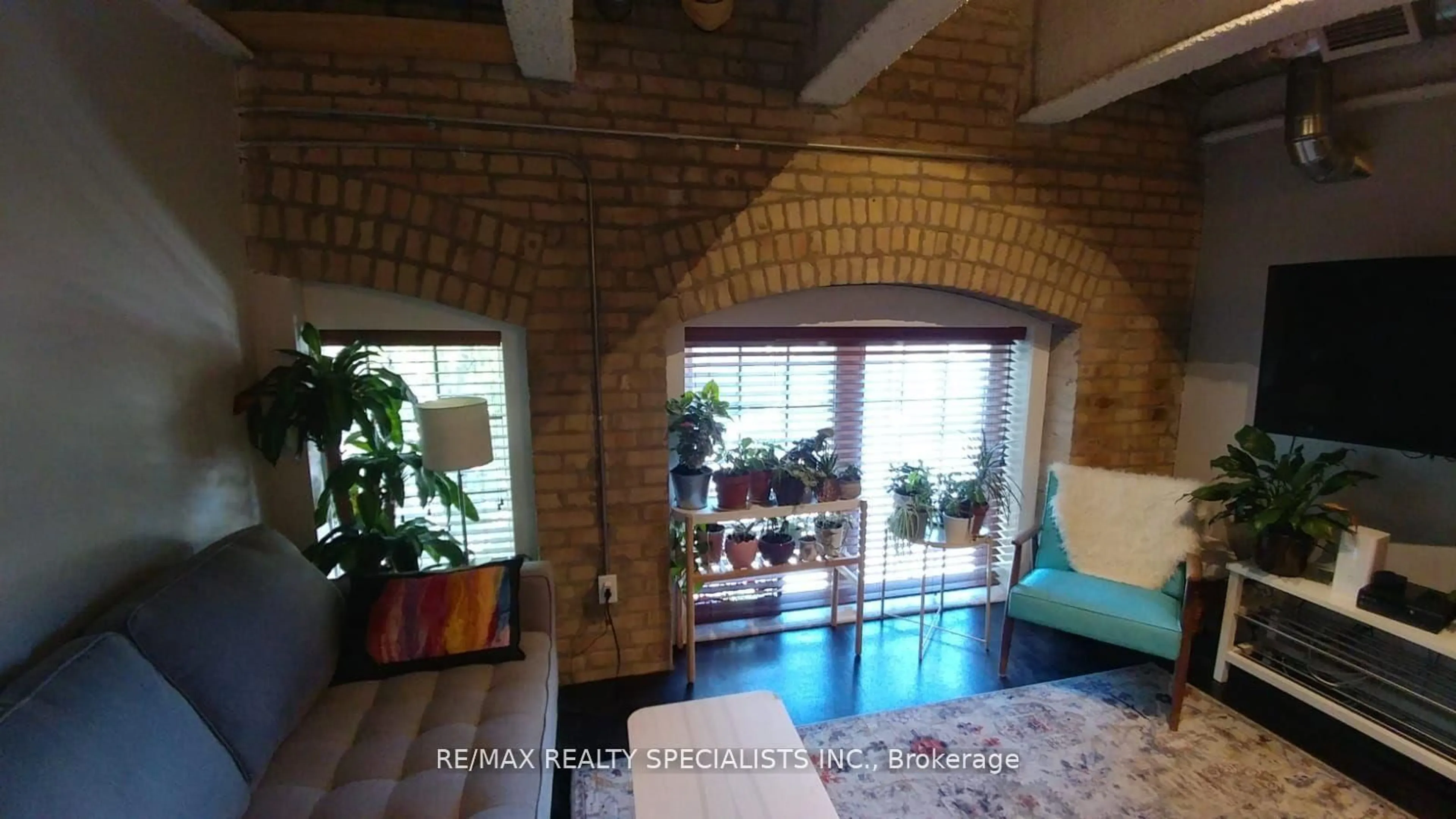 Indoor entryway for 1100 Lansdowne Ave #201, Toronto Ontario M6H 4K1