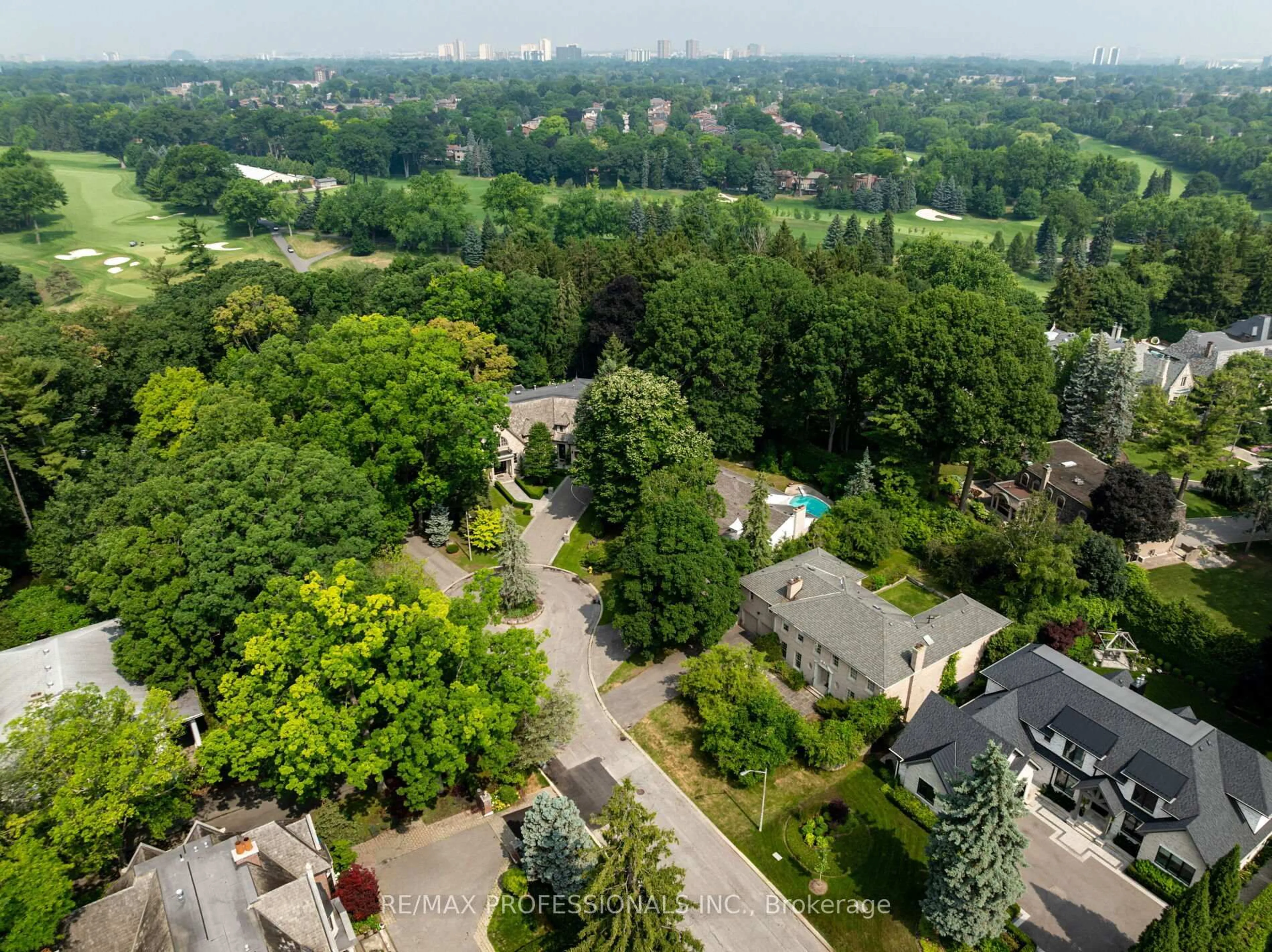 A pic from outside/outdoor area/front of a property/back of a property/a pic from drone, city buildings view from balcony for 7 Woodmere Crt, Toronto Ontario M9A 3J1