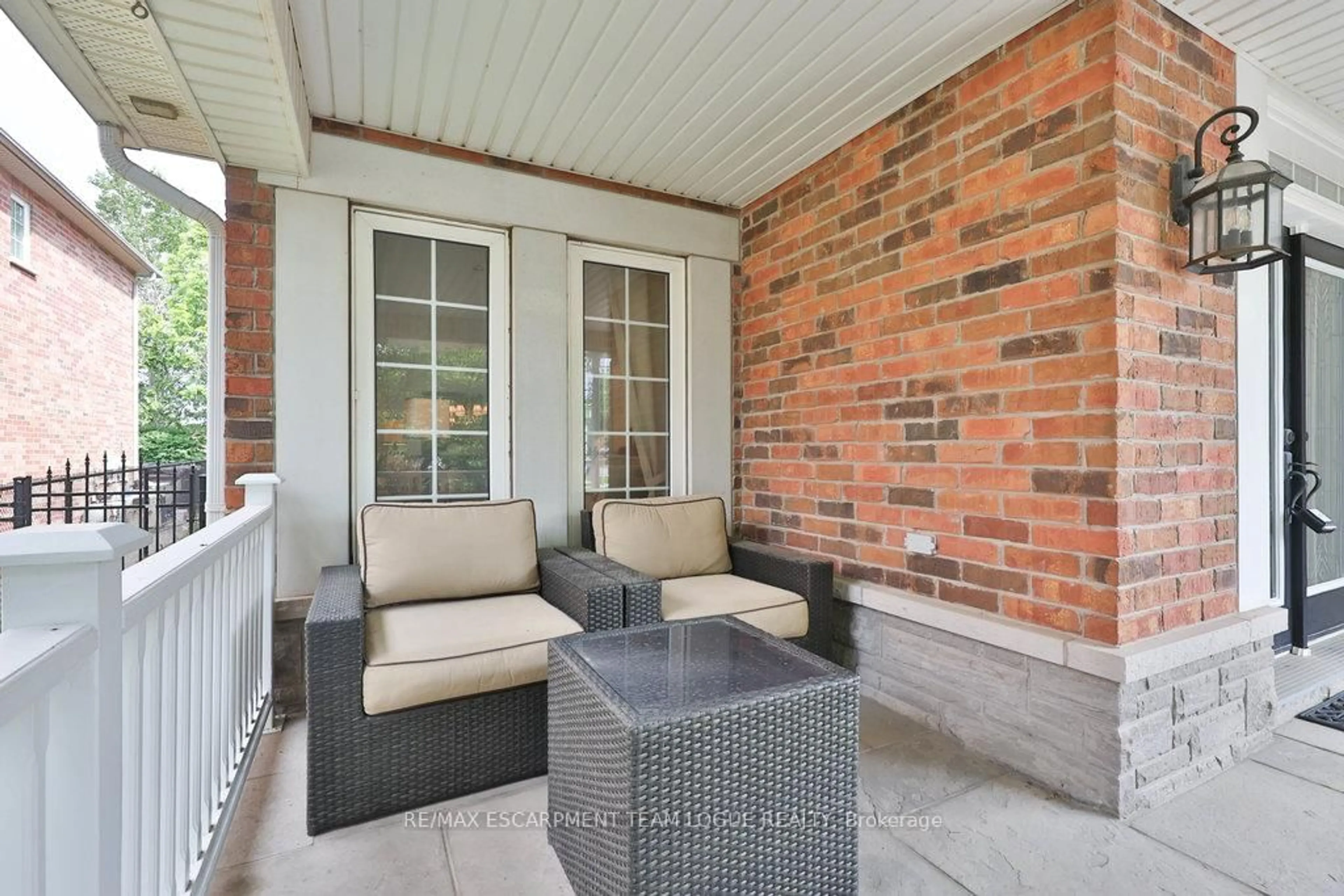 Patio, street for 4302 Clubview Dr, Burlington Ontario L7M 4W9