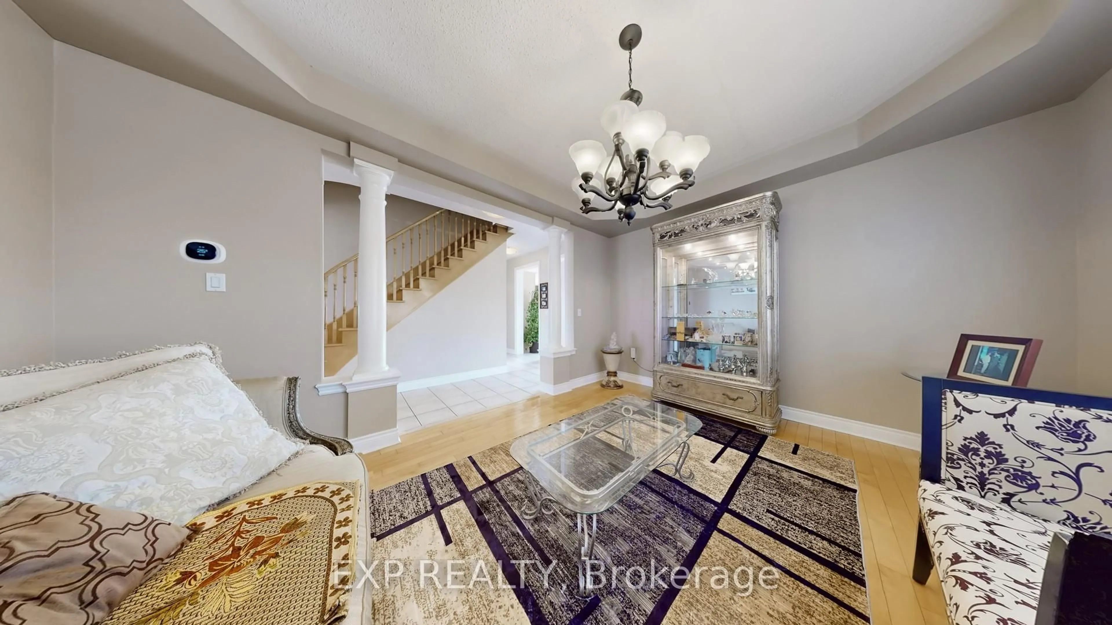 Indoor foyer for 28 Cosmo Crt, Brampton Ontario L6P 1G2