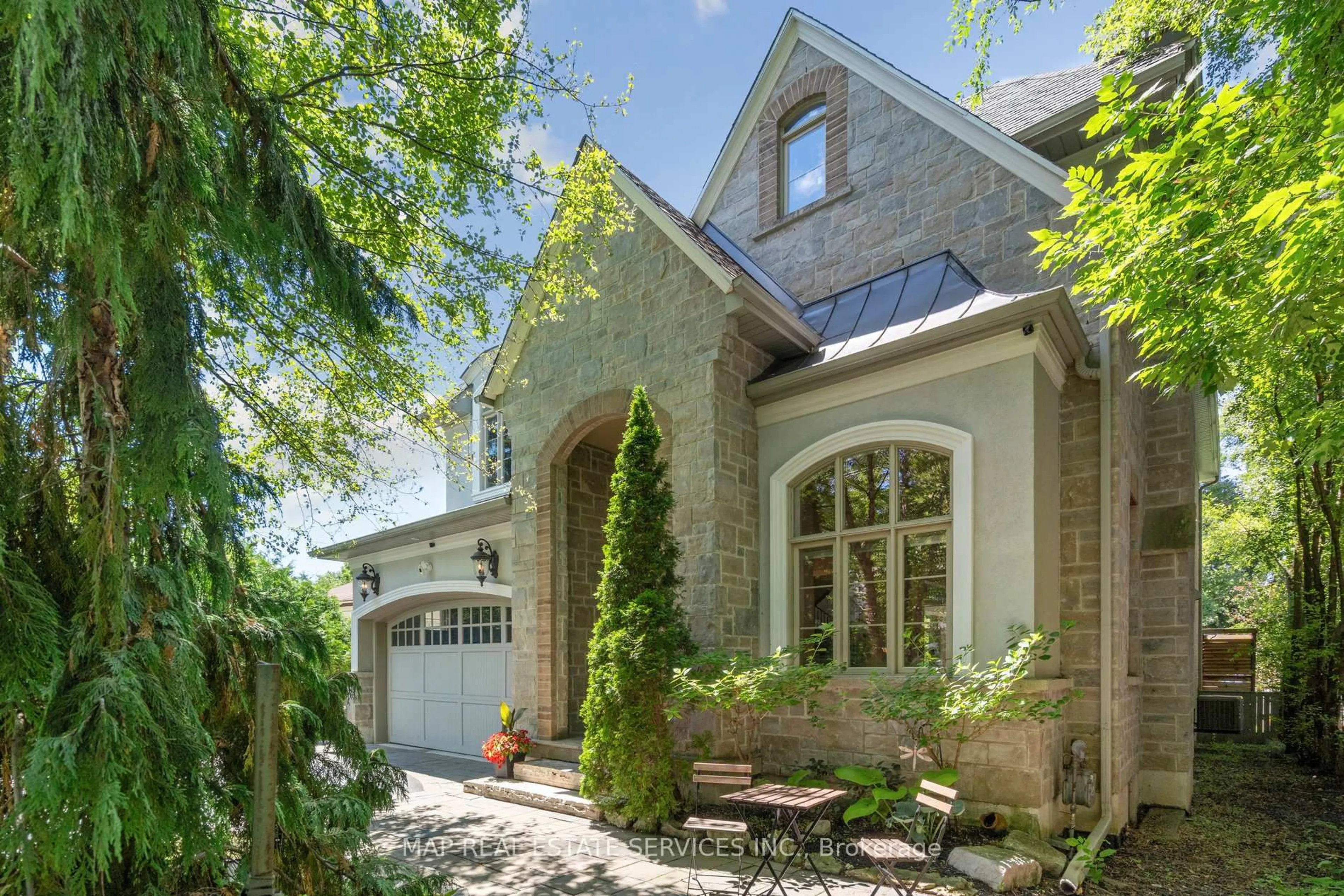 Home with brick exterior material, street for 1290 Lakebreeze Dr, Mississauga Ontario L5G 3W6
