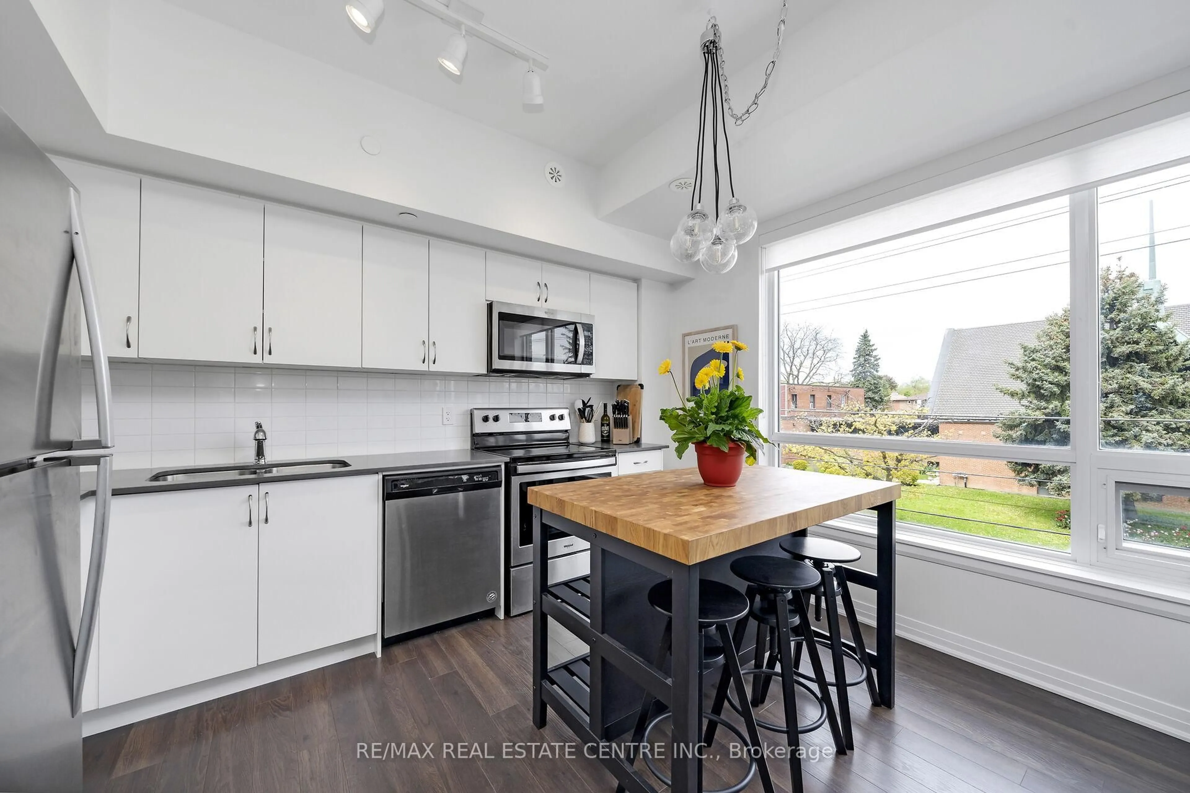 Open concept kitchen, unknown for 680 Atwater Ave #7, Mississauga Ontario L5G 0B6
