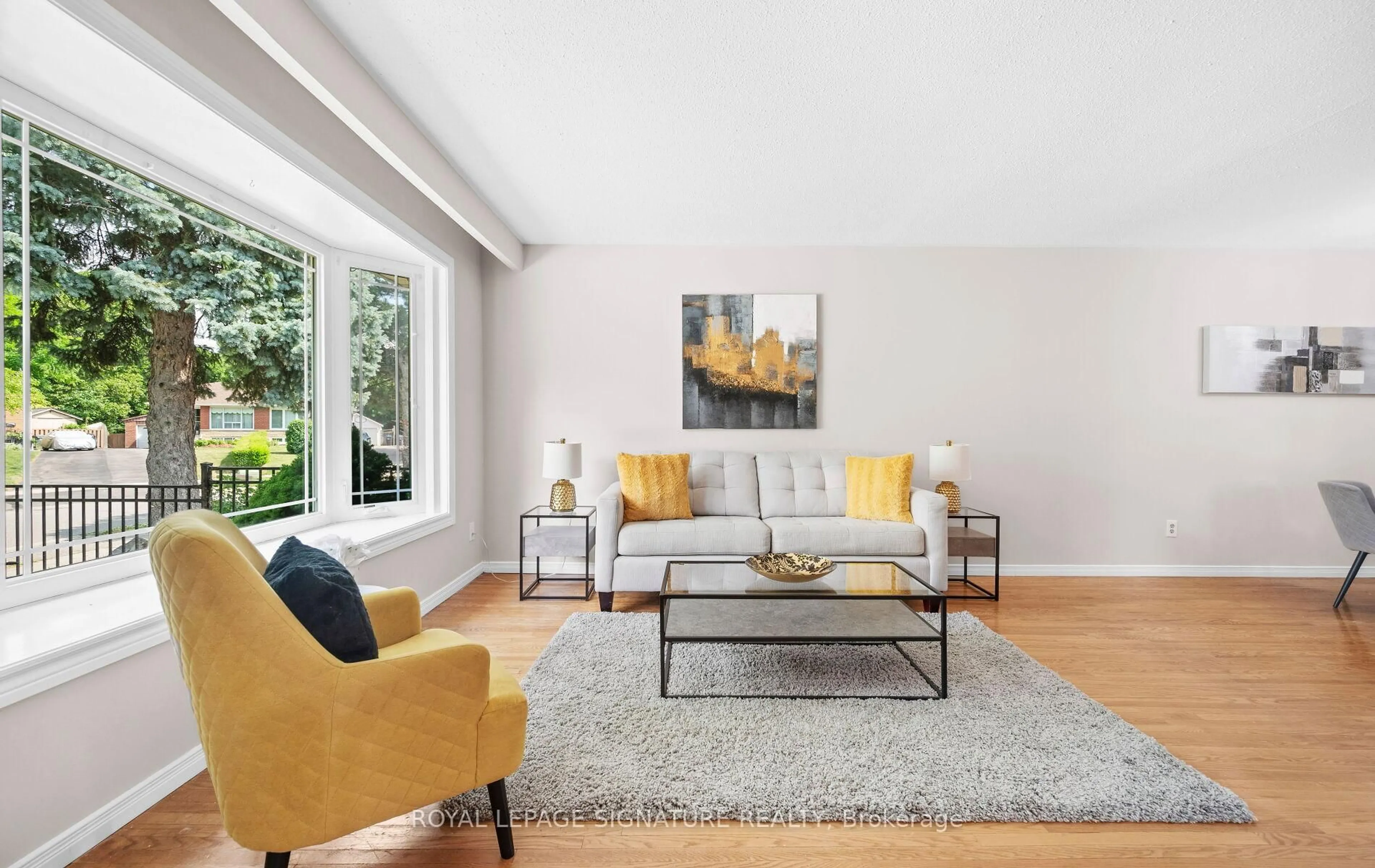 Living room with furniture, unknown for 1908 Bonnymede Dr, Mississauga Ontario L5J 1E1