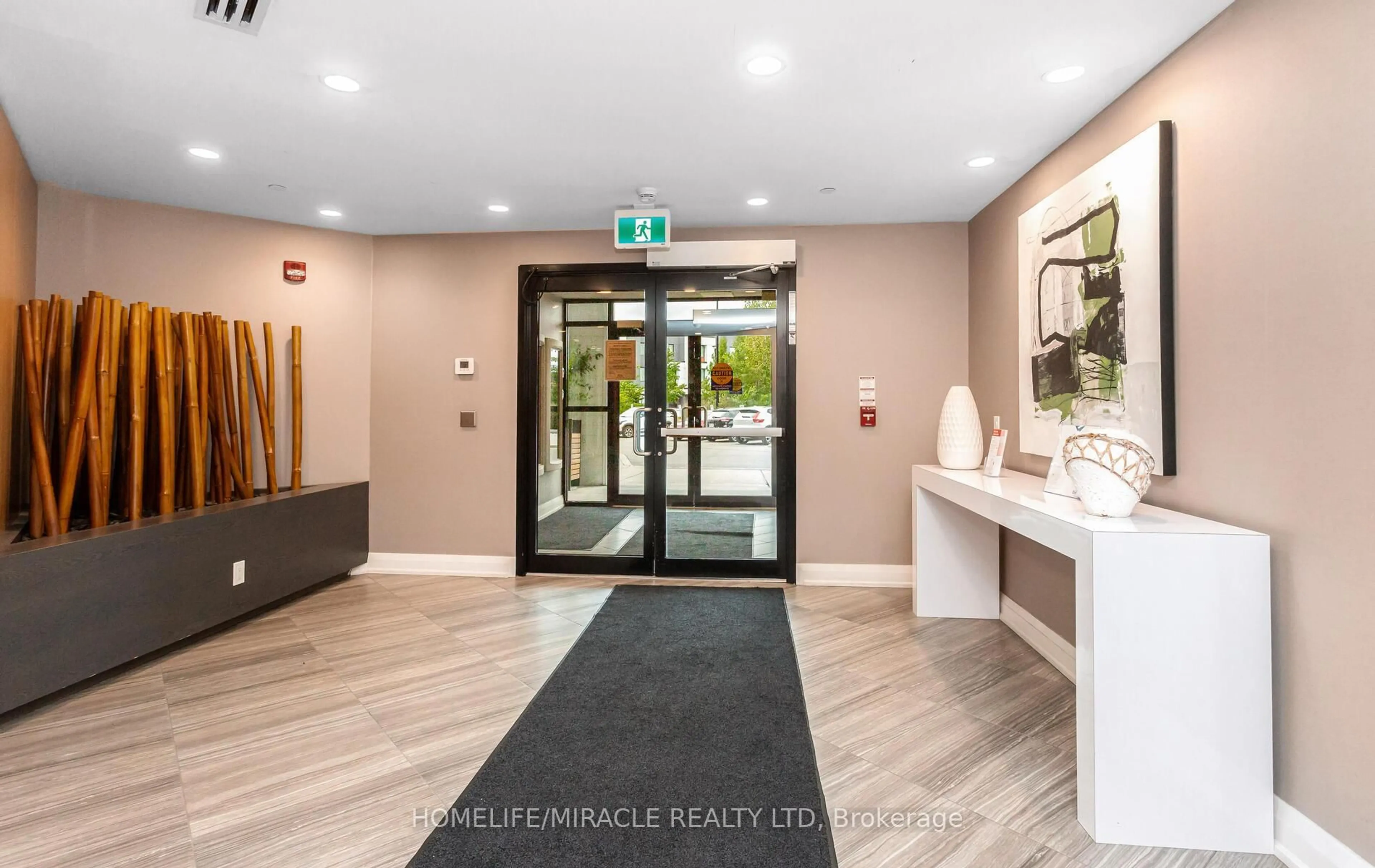 Indoor foyer for 128 Grovewood Common #204, Oakville Ontario L6H 0X3