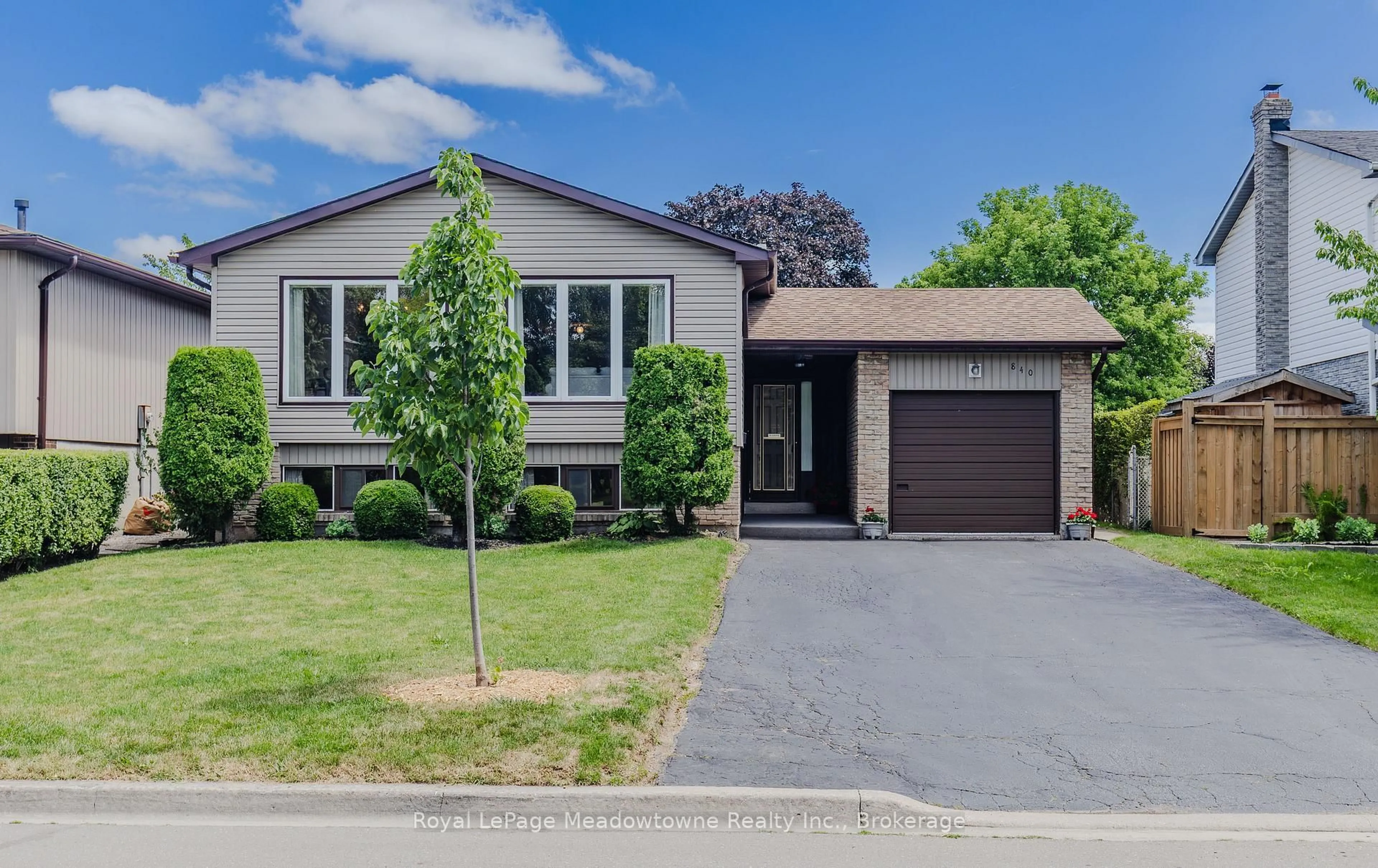 Home with vinyl exterior material, street for 840 Cedarbrae Ave, Milton Ontario L9T 3X1