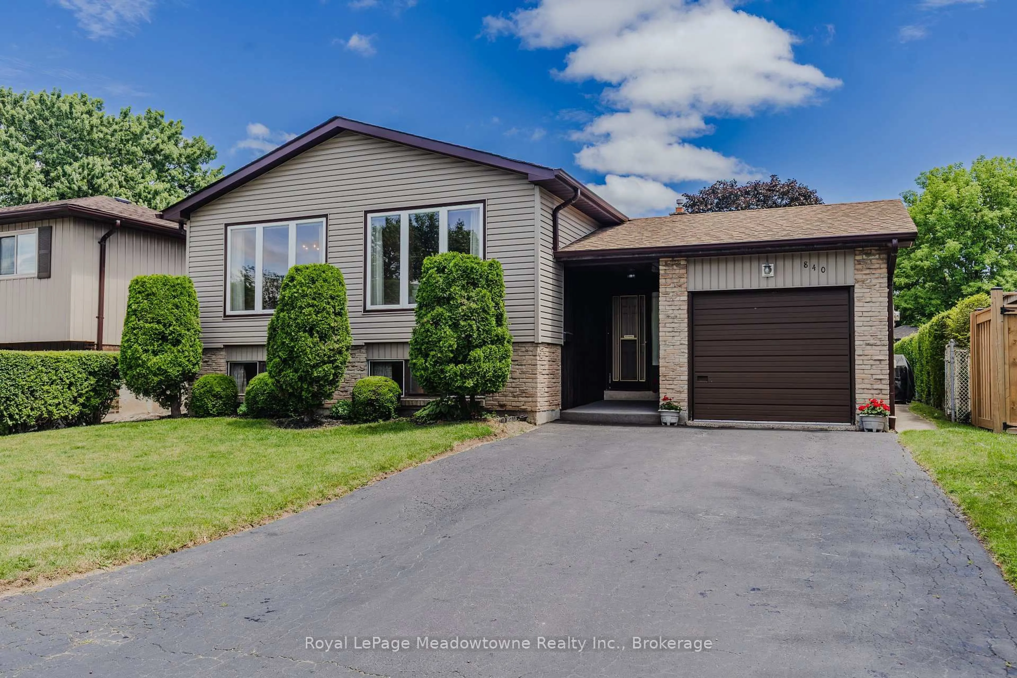 Home with vinyl exterior material, street for 840 Cedarbrae Ave, Milton Ontario L9T 3X1