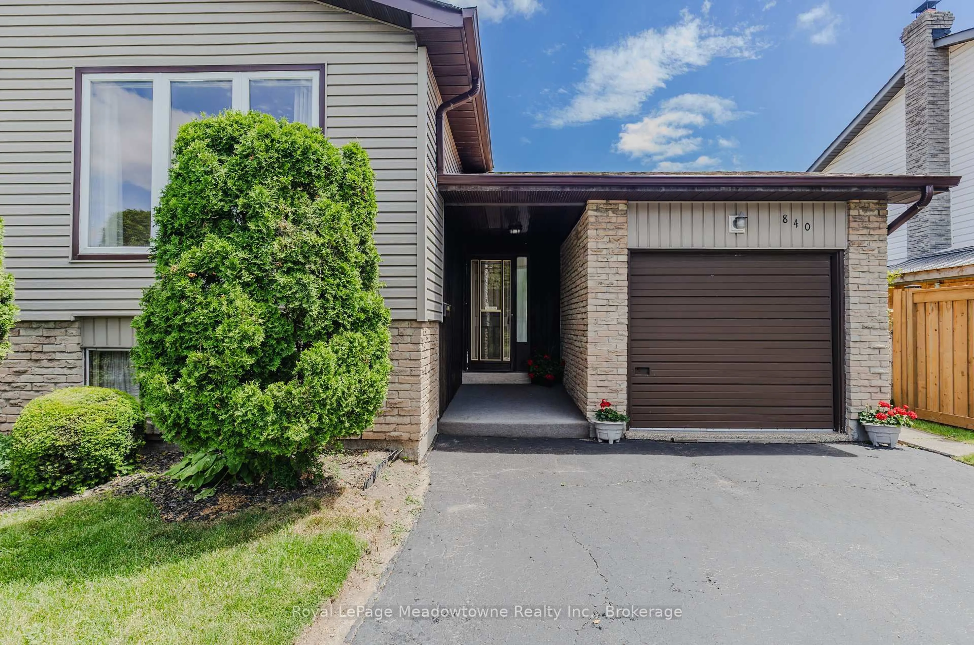 Unknown for 840 Cedarbrae Ave, Milton Ontario L9T 3X1