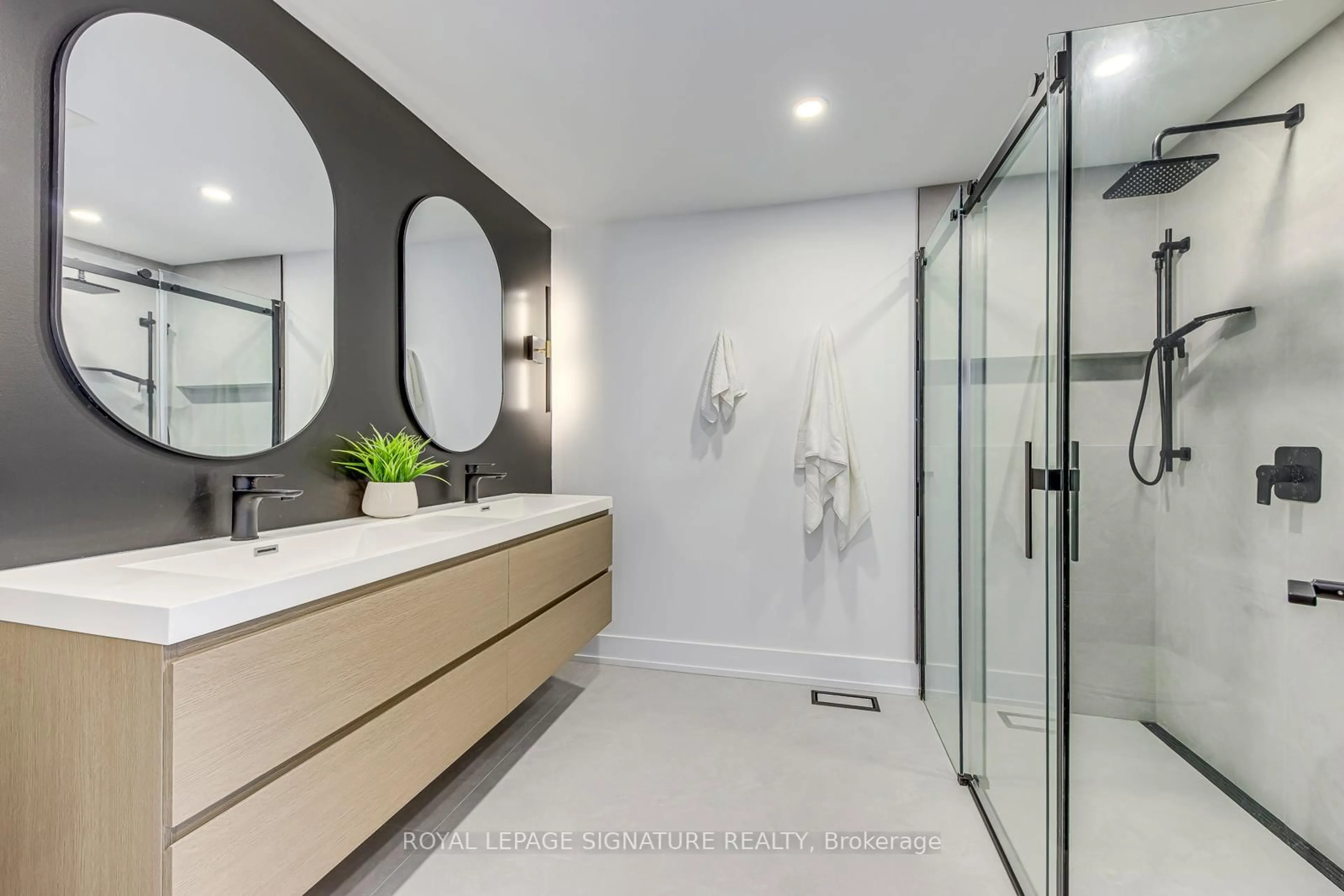 Contemporary bathroom, ceramic/tile floor for 11024 Trafalgar Rd, Halton Hills Ontario L7G 4S5
