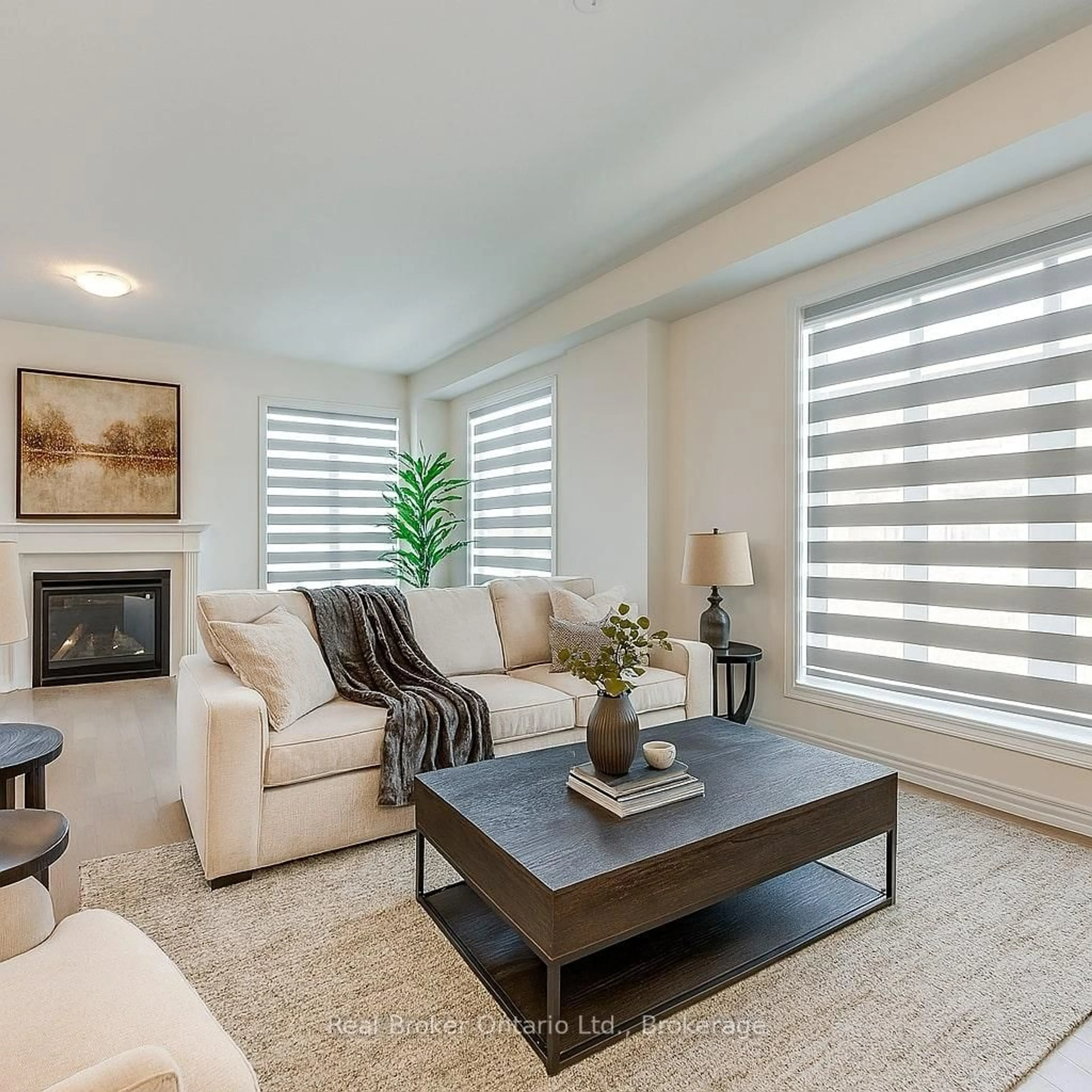 Living room with furniture, unknown for 3131 Goodyear Rd, Burlington Ontario L7M 0Z9
