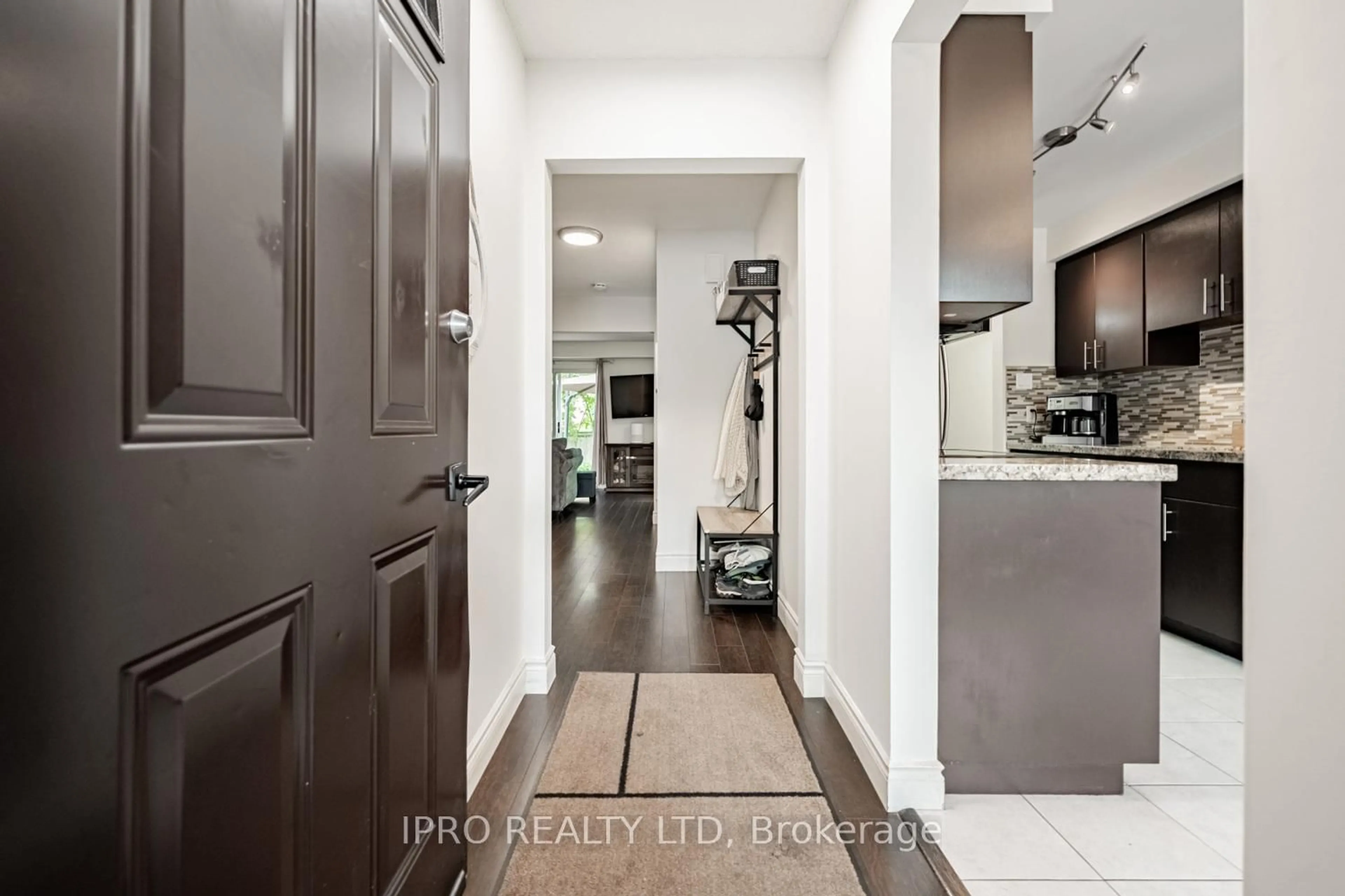 Indoor entryway for 34 Gardenia Way, Caledon Ontario L7C 1B2