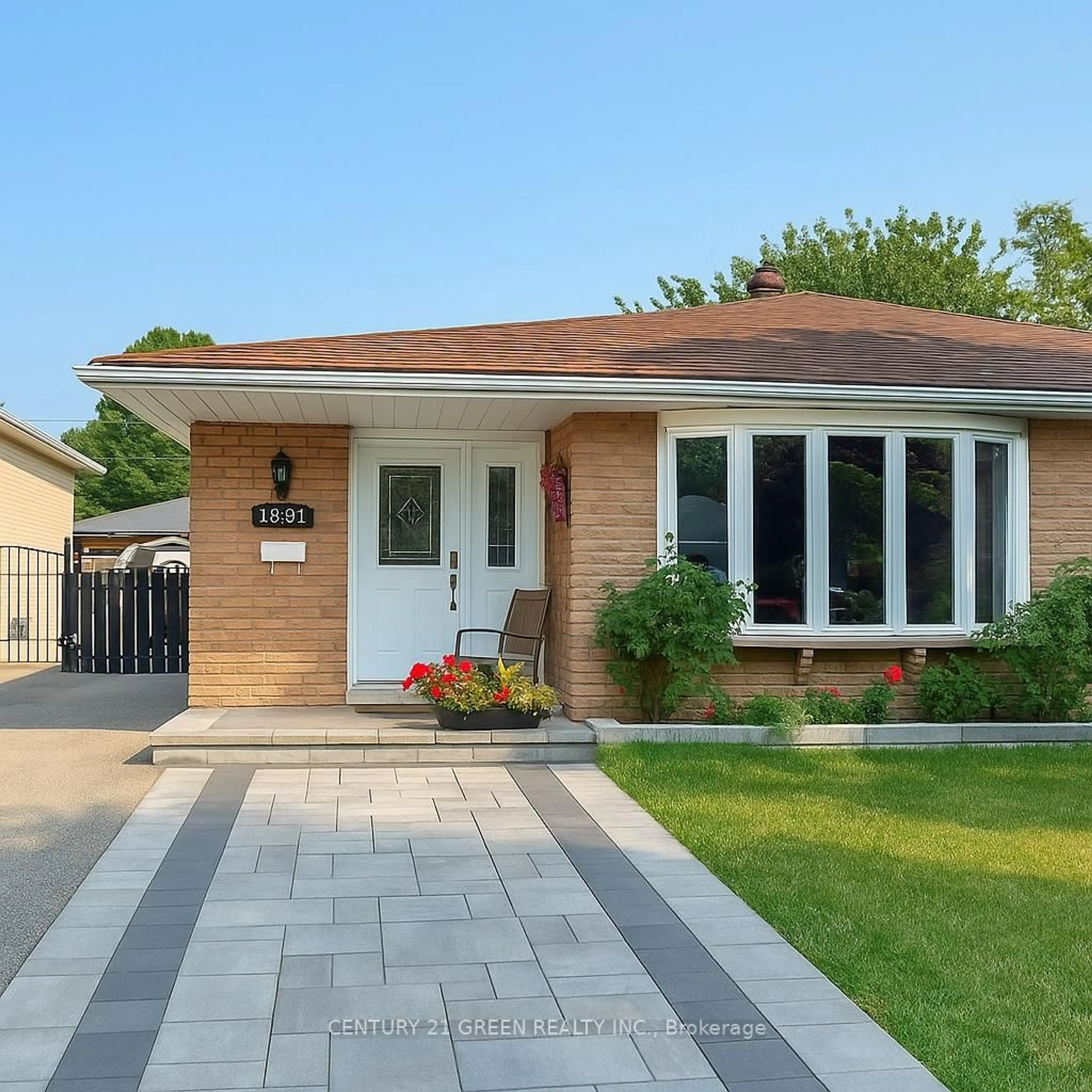 Home with brick exterior material, street for 1891 Silverberry Cres, Mississauga Ontario L5J 1C8