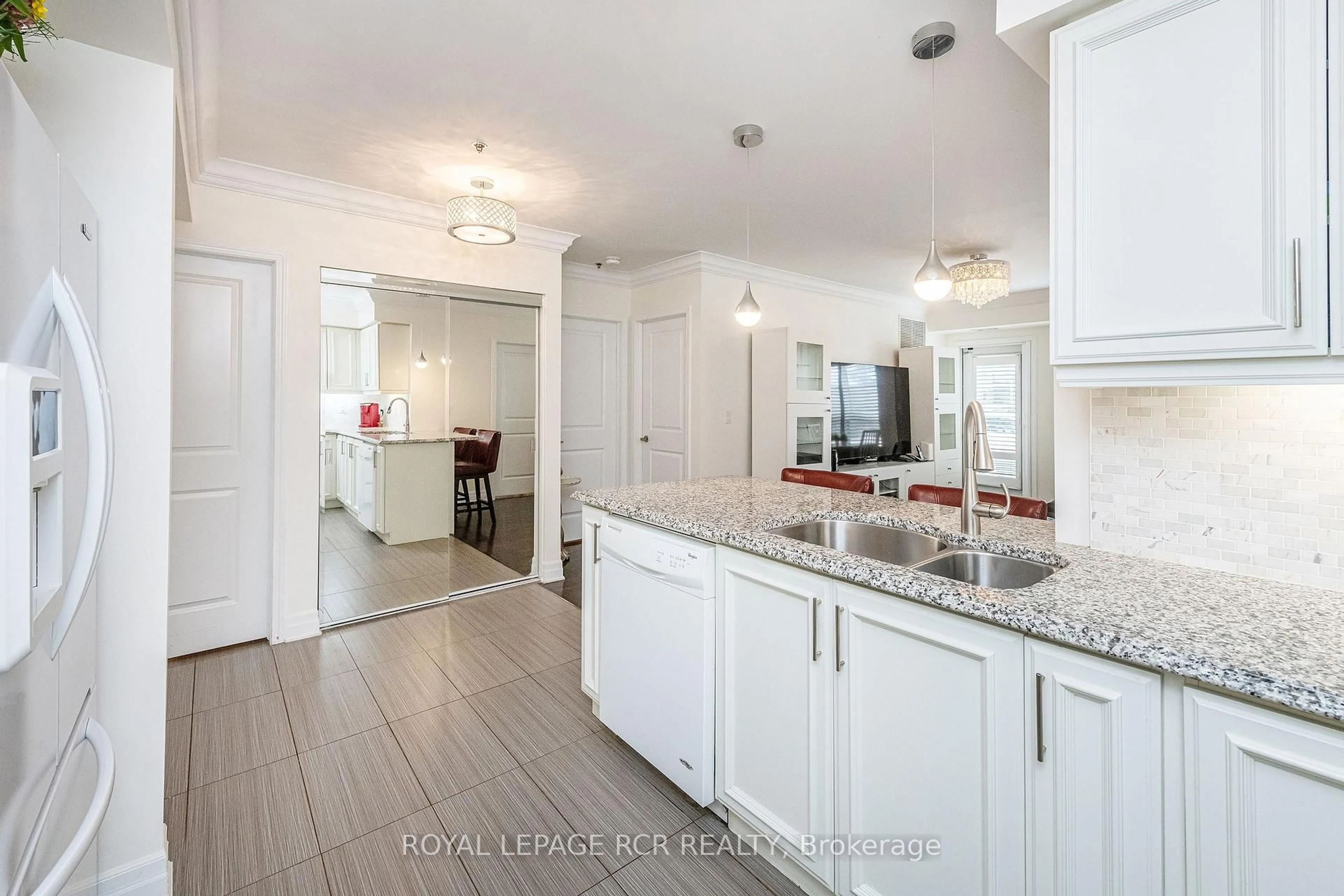 Open concept kitchen, ceramic/tile floor for 60 Baycliffe Cres #106, Brampton Ontario L7A 0Z4