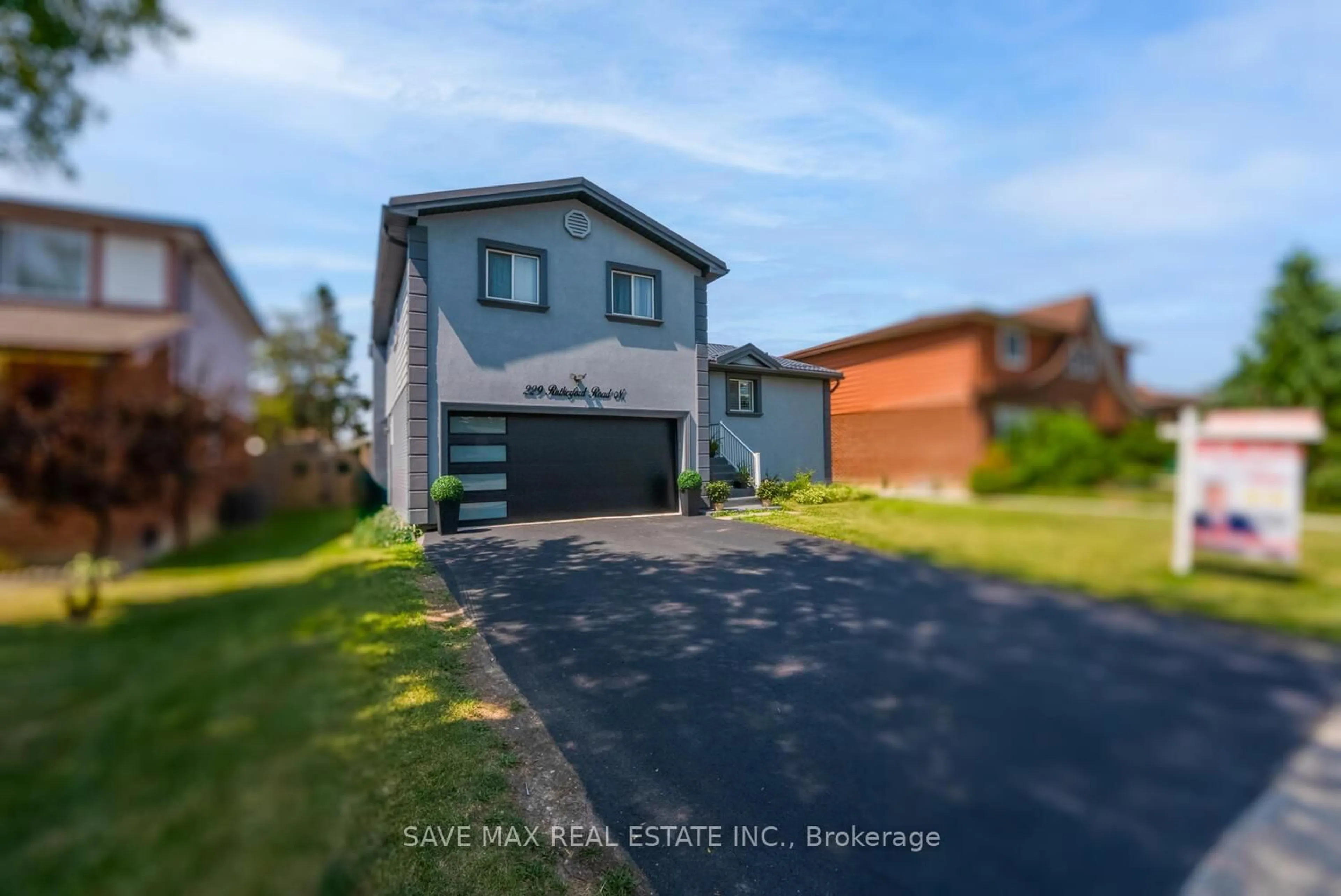 A pic from outside/outdoor area/front of a property/back of a property/a pic from drone, street for 229 Rutherford Rd, Brampton Ontario L6V 2X7