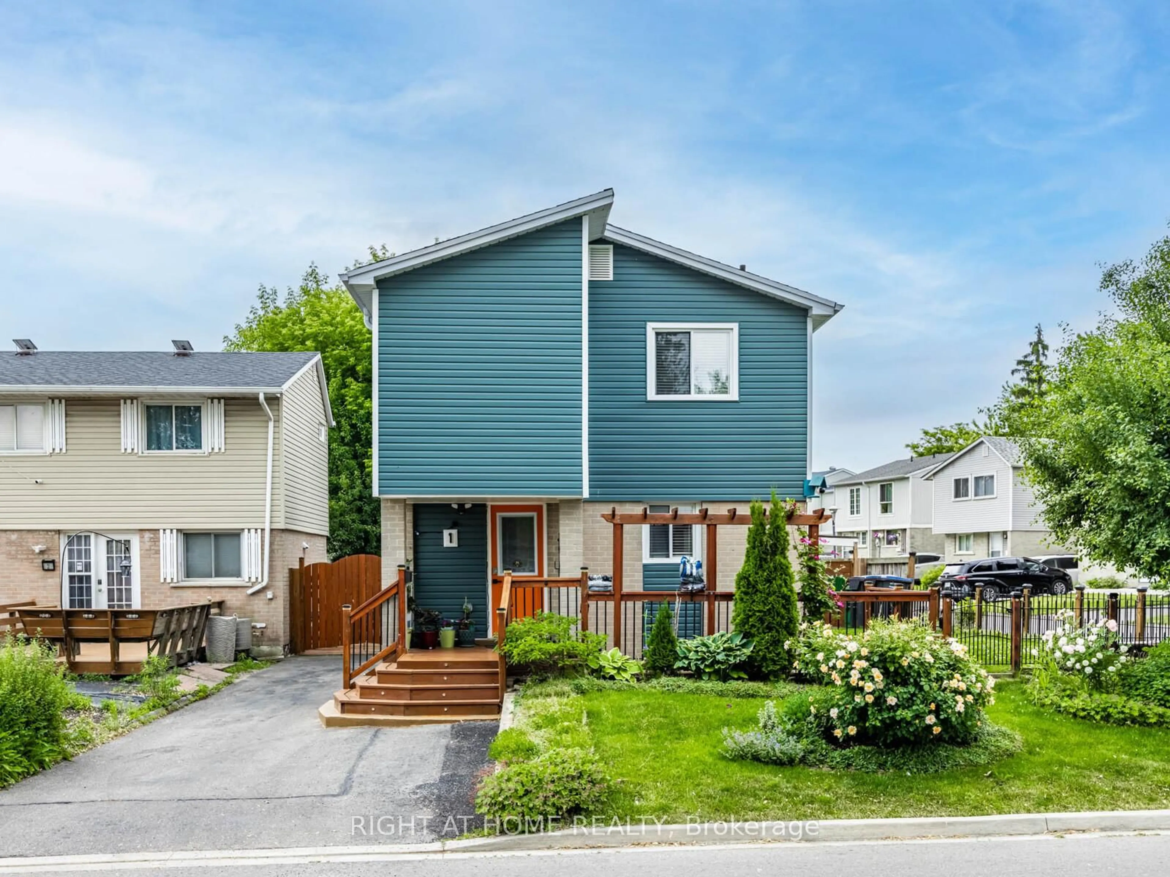Home with vinyl exterior material, street for 1 Jeffrey St, Brampton Ontario L6S 2M9