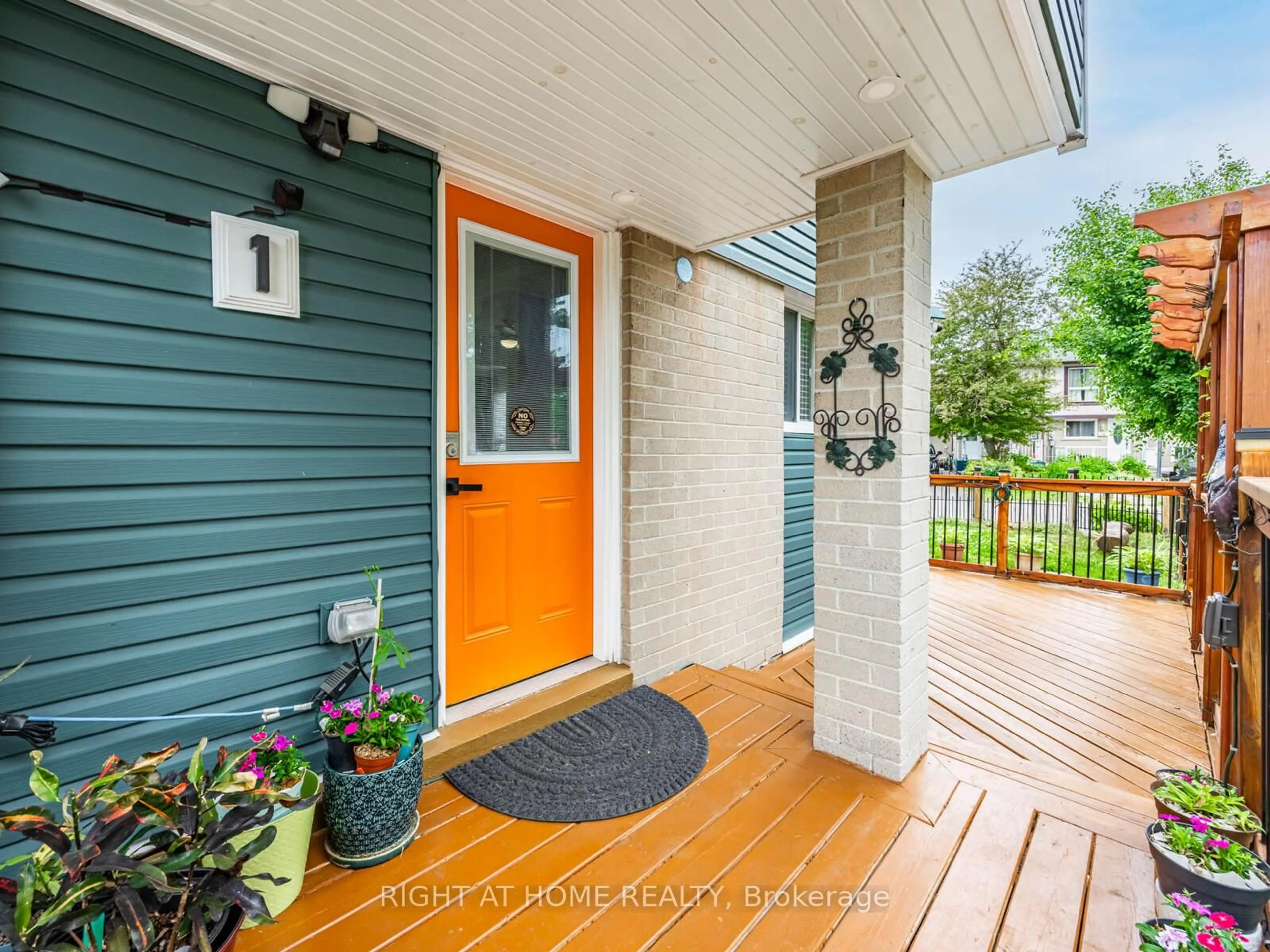 Indoor entryway for 1 Jeffrey St, Brampton Ontario L6S 2M9