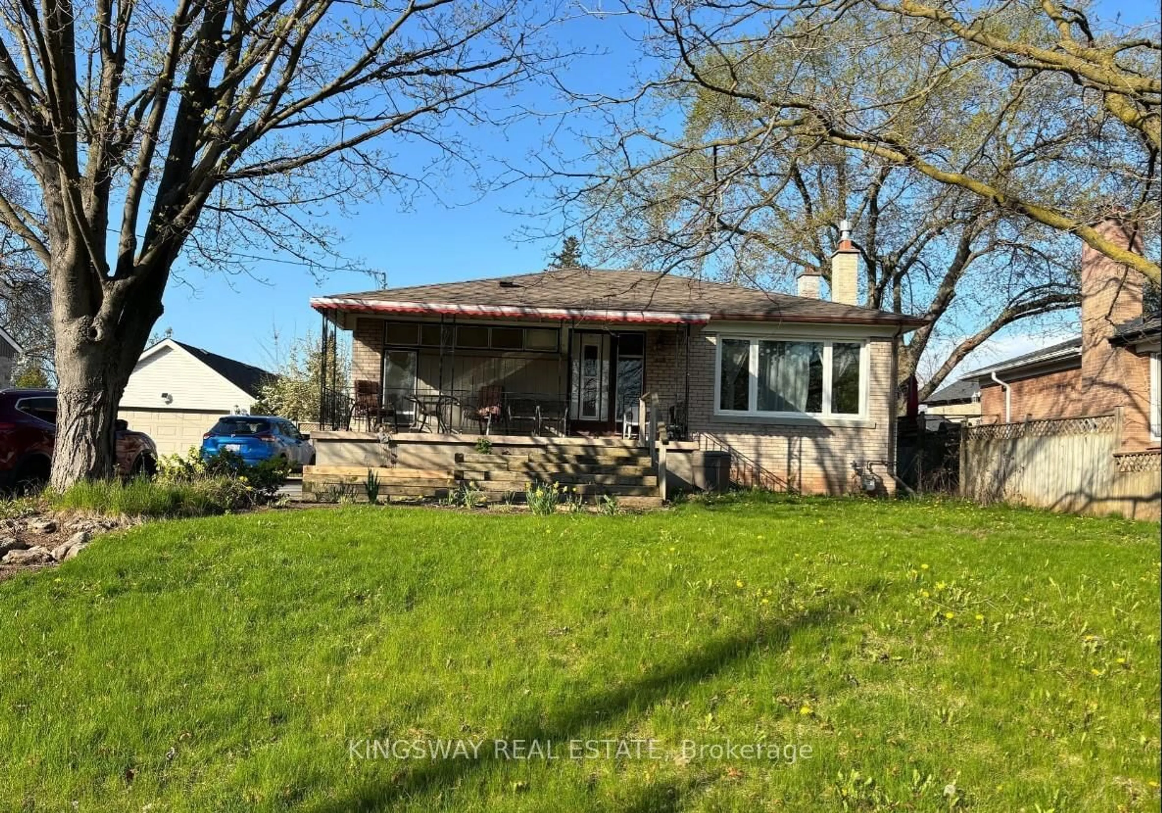A pic from outside/outdoor area/front of a property/back of a property/a pic from drone, water/lake/river/ocean view for 1483 Mansfield Dr, Oakville Ontario L6H 1K5