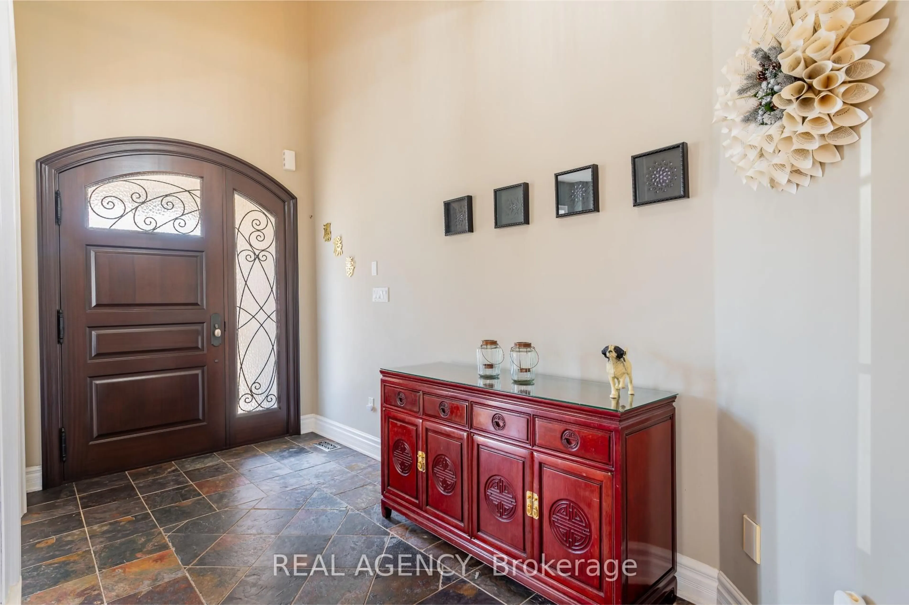Indoor entryway for 2361 Delnice Dr, Oakville Ontario L6H 0A9