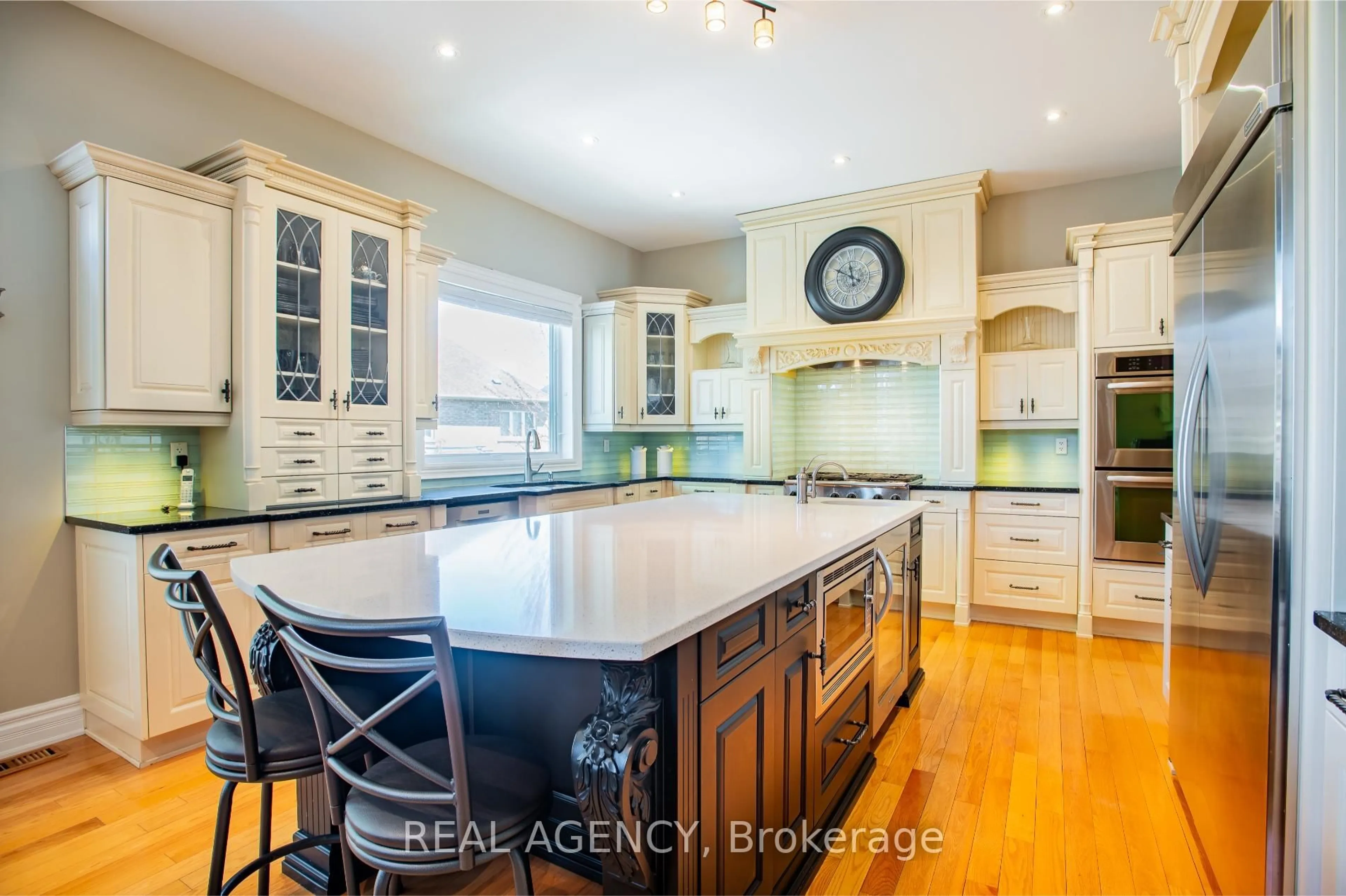Open concept kitchen, ceramic/tile floor for 2361 Delnice Dr, Oakville Ontario L6H 0A9