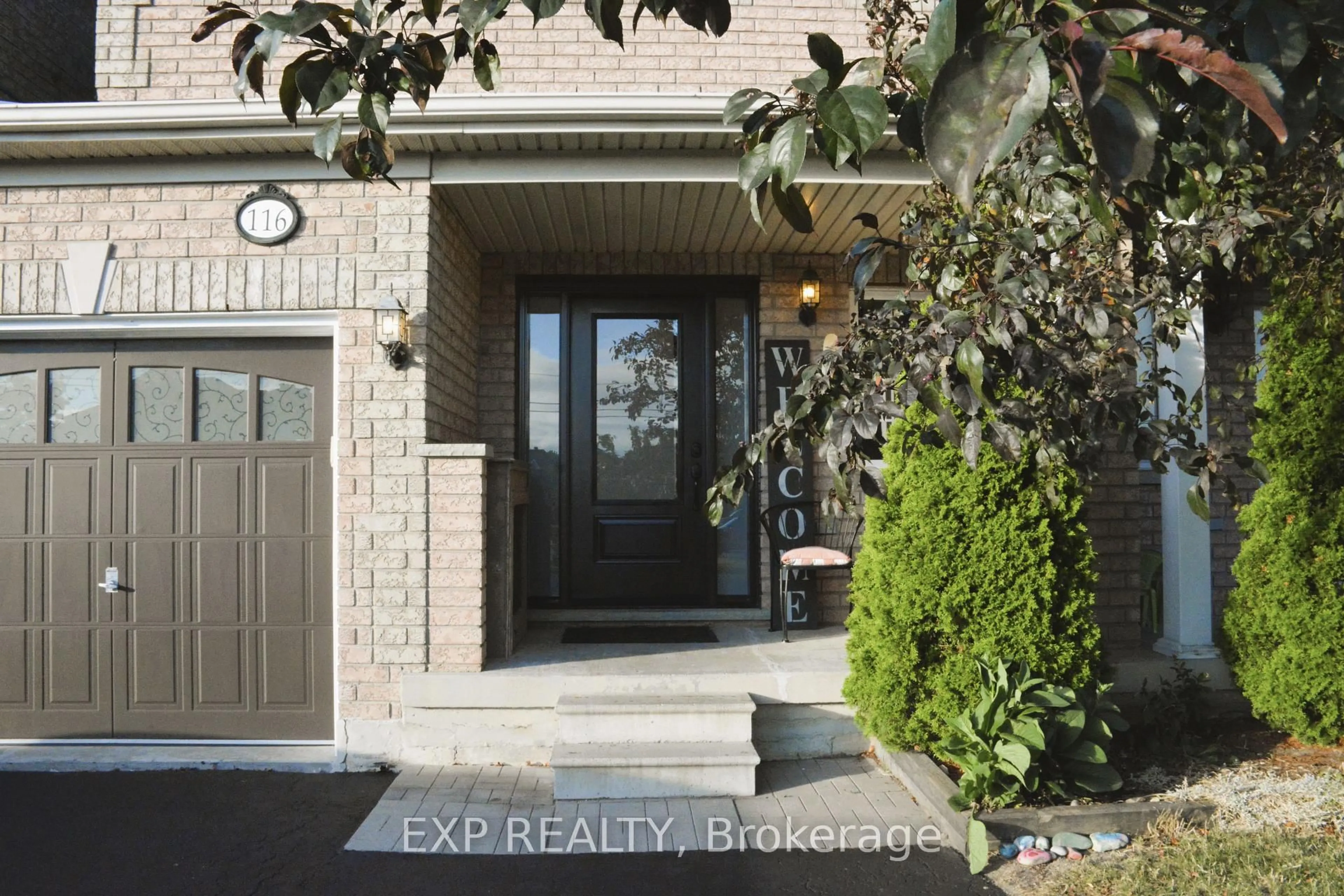 Indoor entryway for 116 Goldham Way, Halton Hills Ontario L7G 0C8