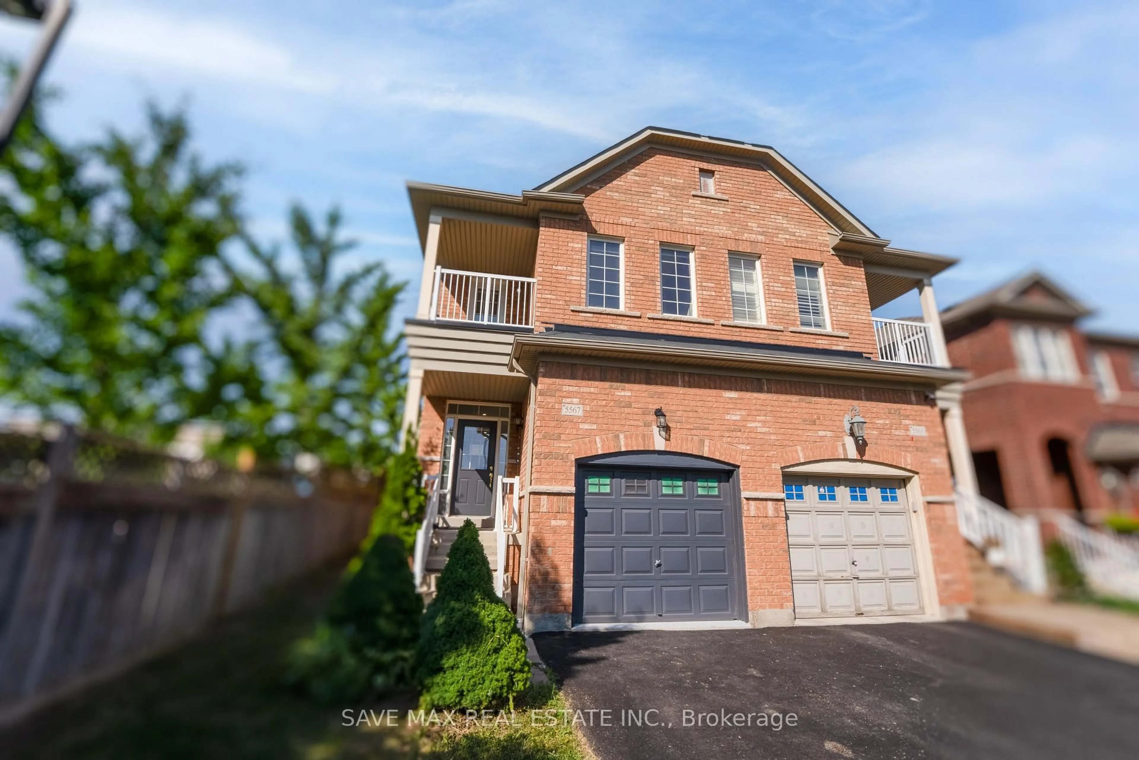 Home with brick exterior material, street for 5567 Bonnie St, Mississauga Ontario L5M 0N7