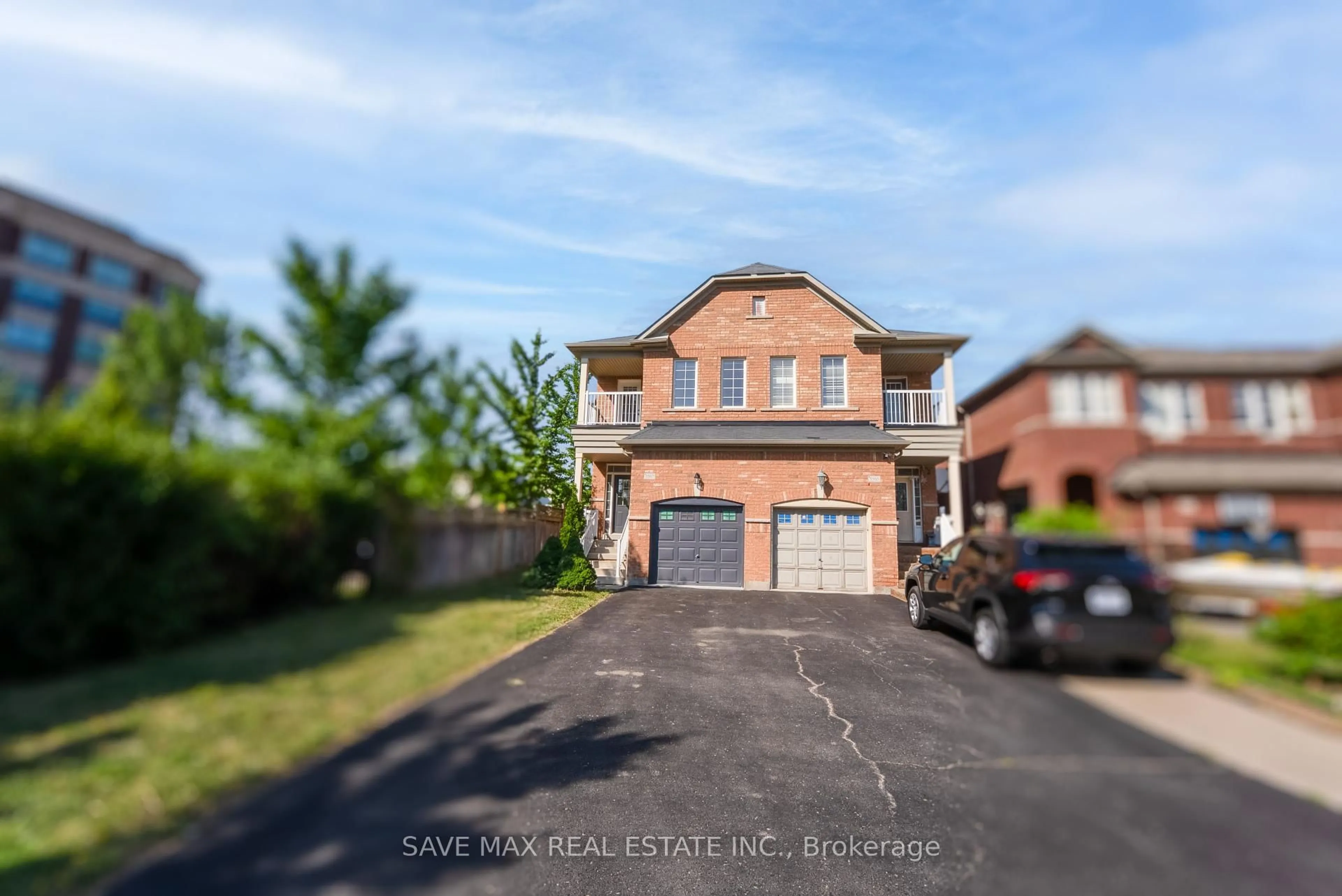 Home with brick exterior material, street for 5567 Bonnie St, Mississauga Ontario L5M 0N7