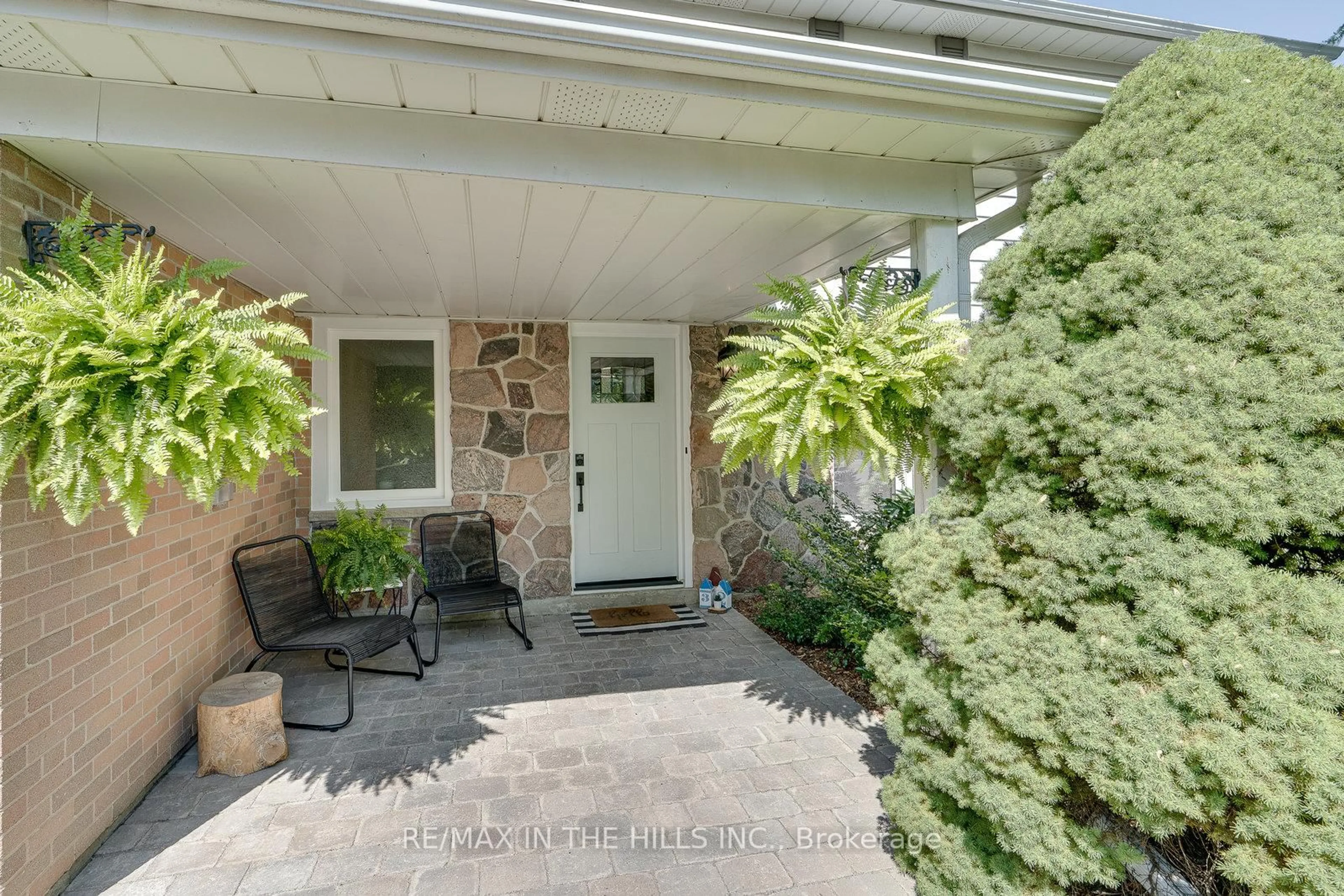 Unknown for 32 Belfountain Crt, Brampton Ontario L6W 2N1