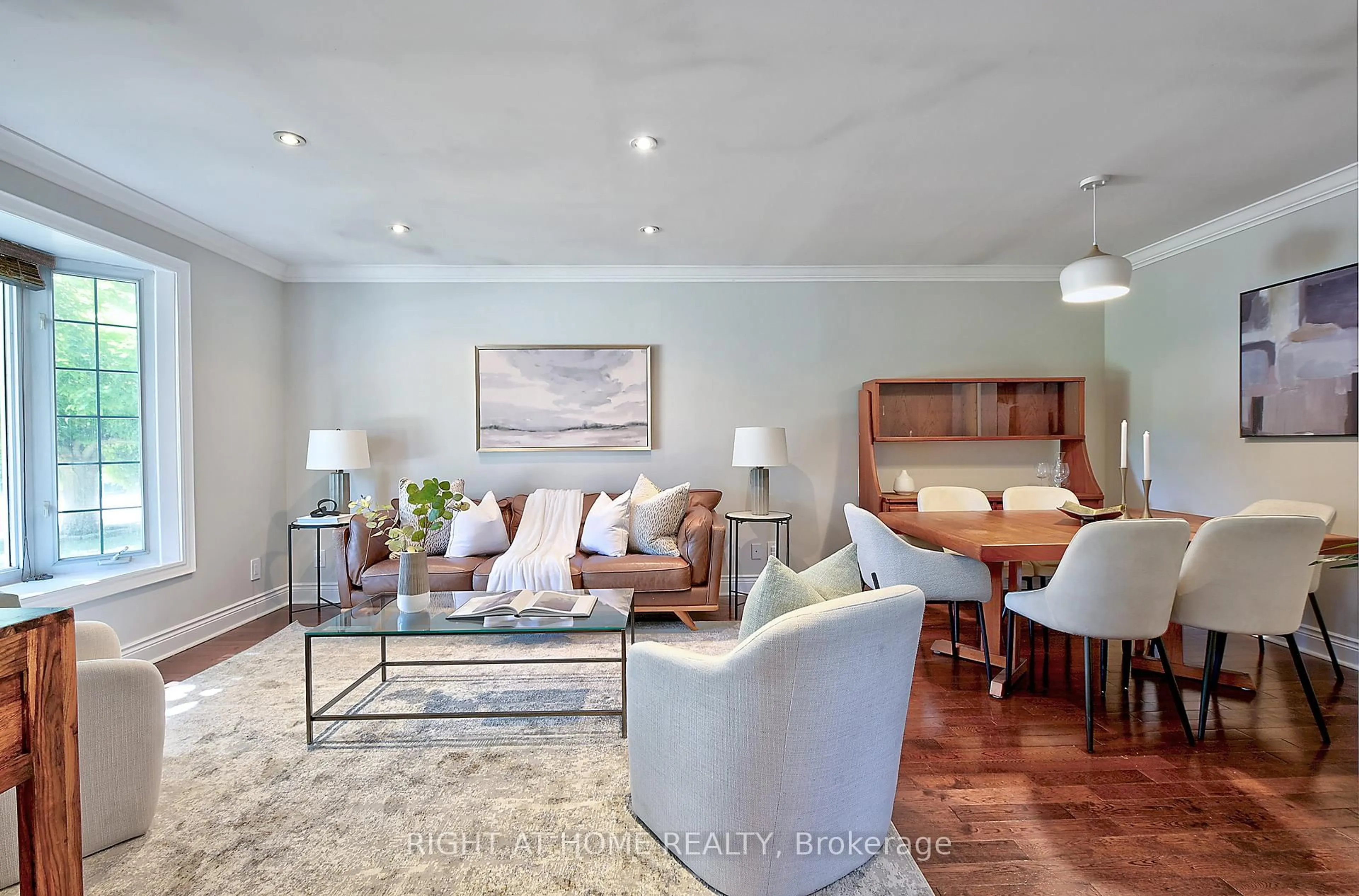 Living room with furniture, wood/laminate floor for 1358 Odessa Cres, Oakville Ontario L6H 1R8