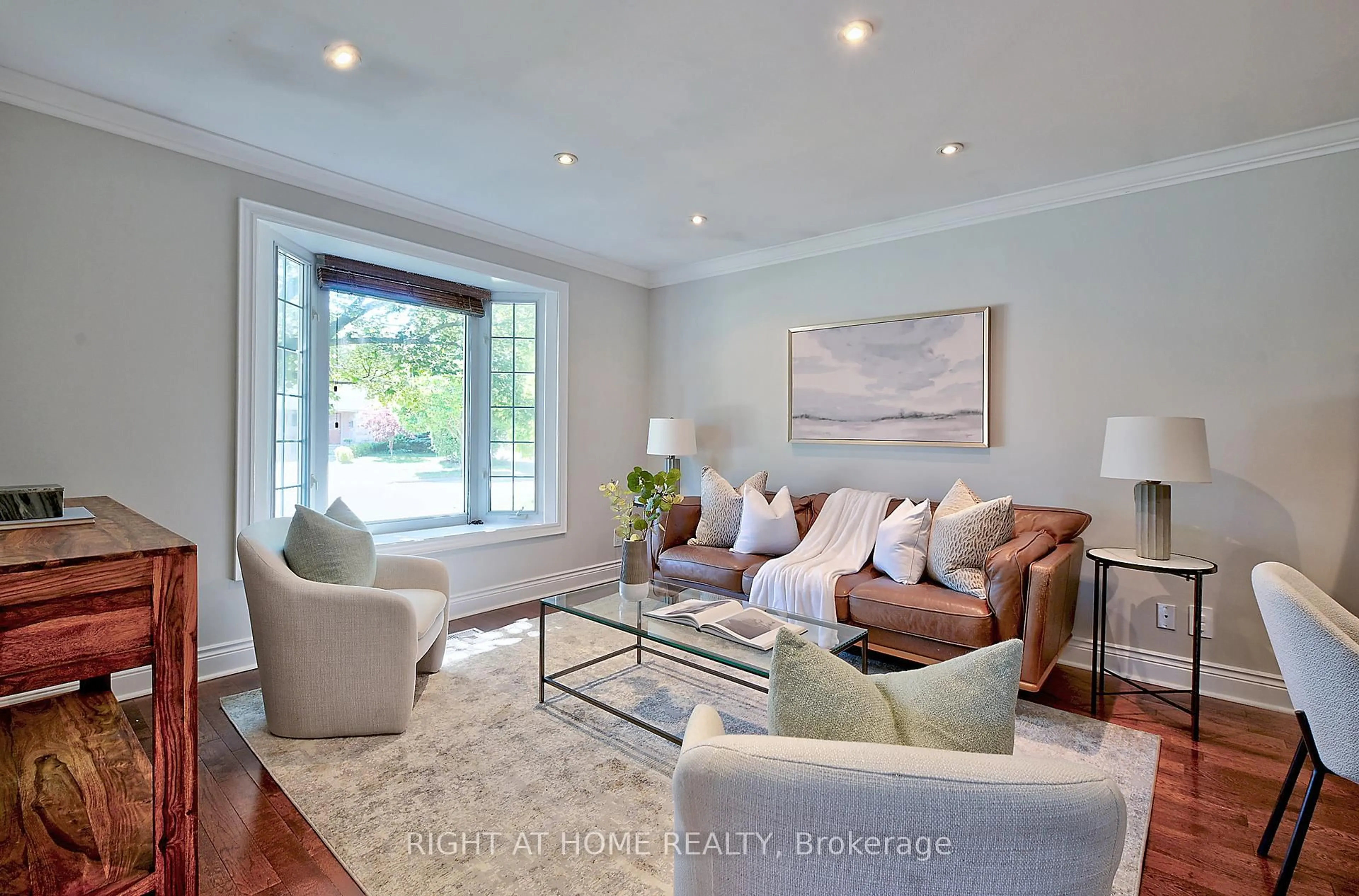 Living room with furniture, unknown for 1358 Odessa Cres, Oakville Ontario L6H 1R8