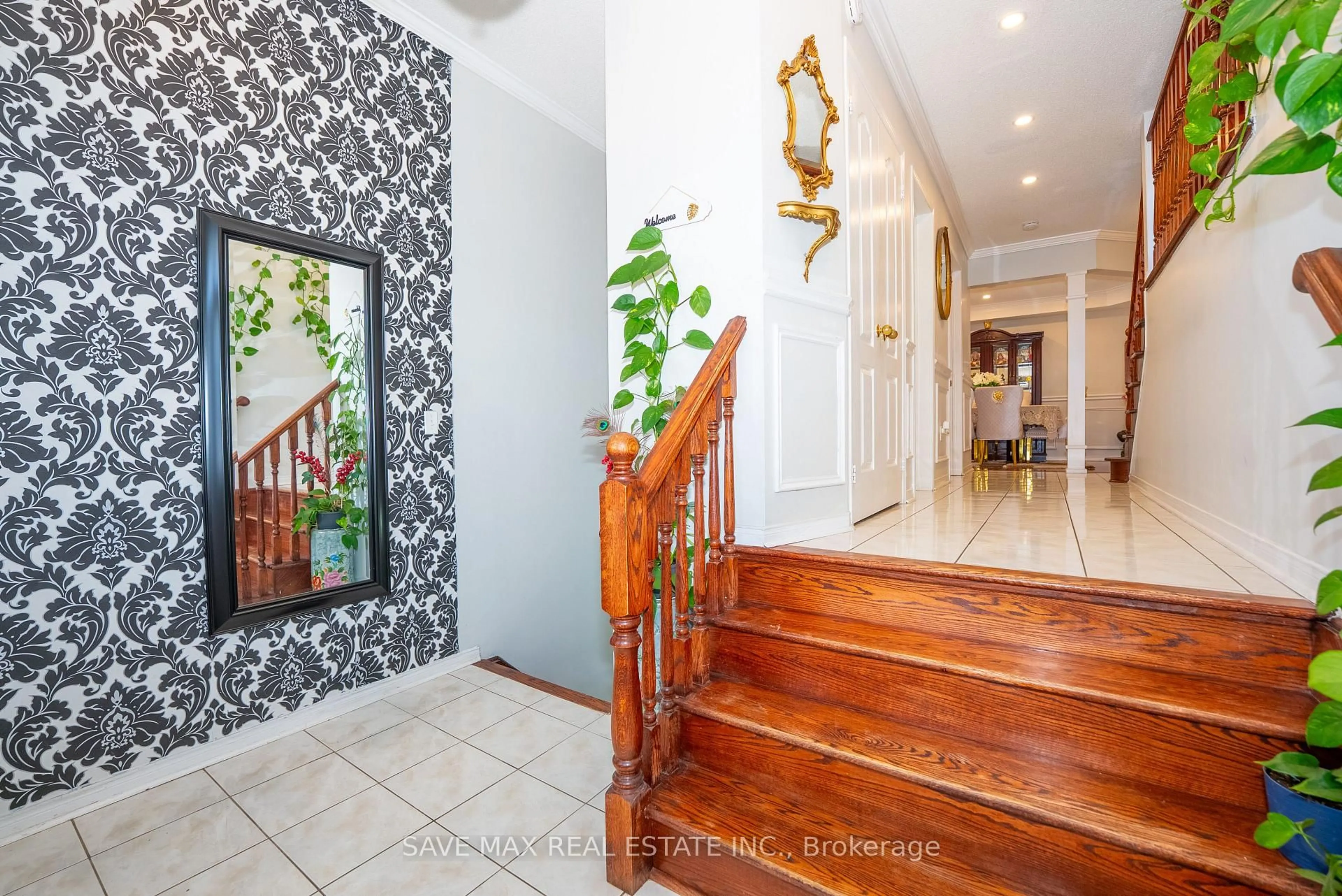 Indoor foyer for 23 Edenvalley Rd, Brampton Ontario L7A 2M6