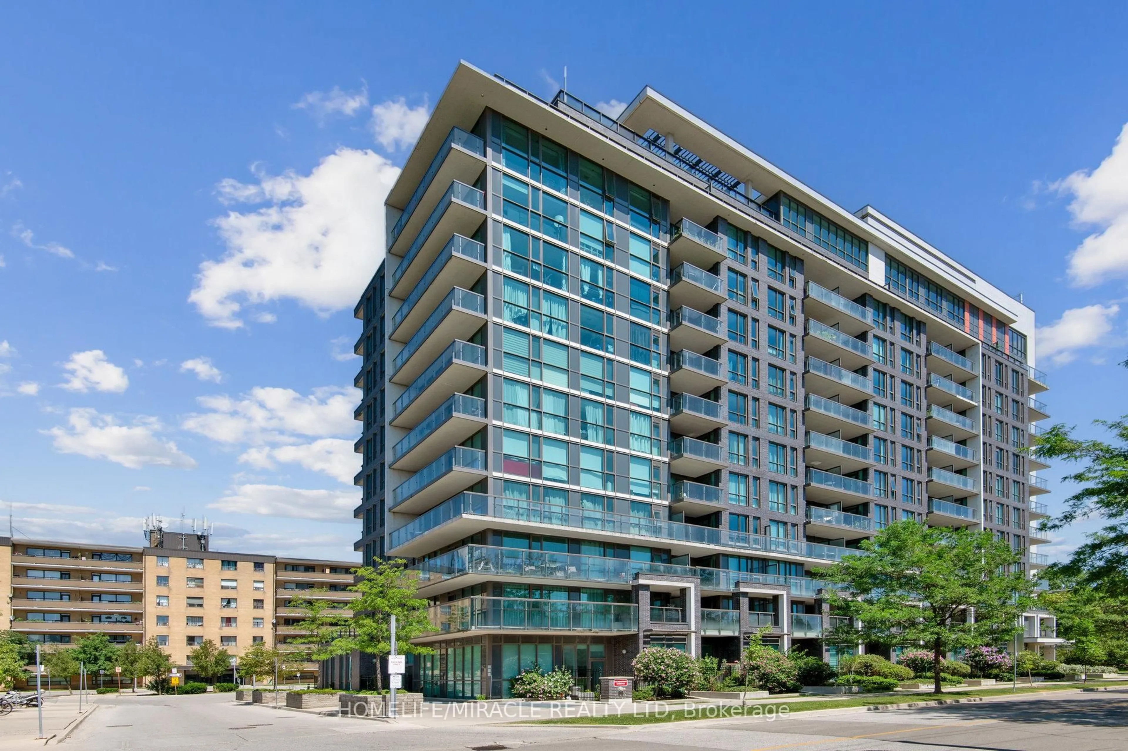 Indoor foyer for 80 Esther Lorrie Dr #607, Toronto Ontario M9W 0C6