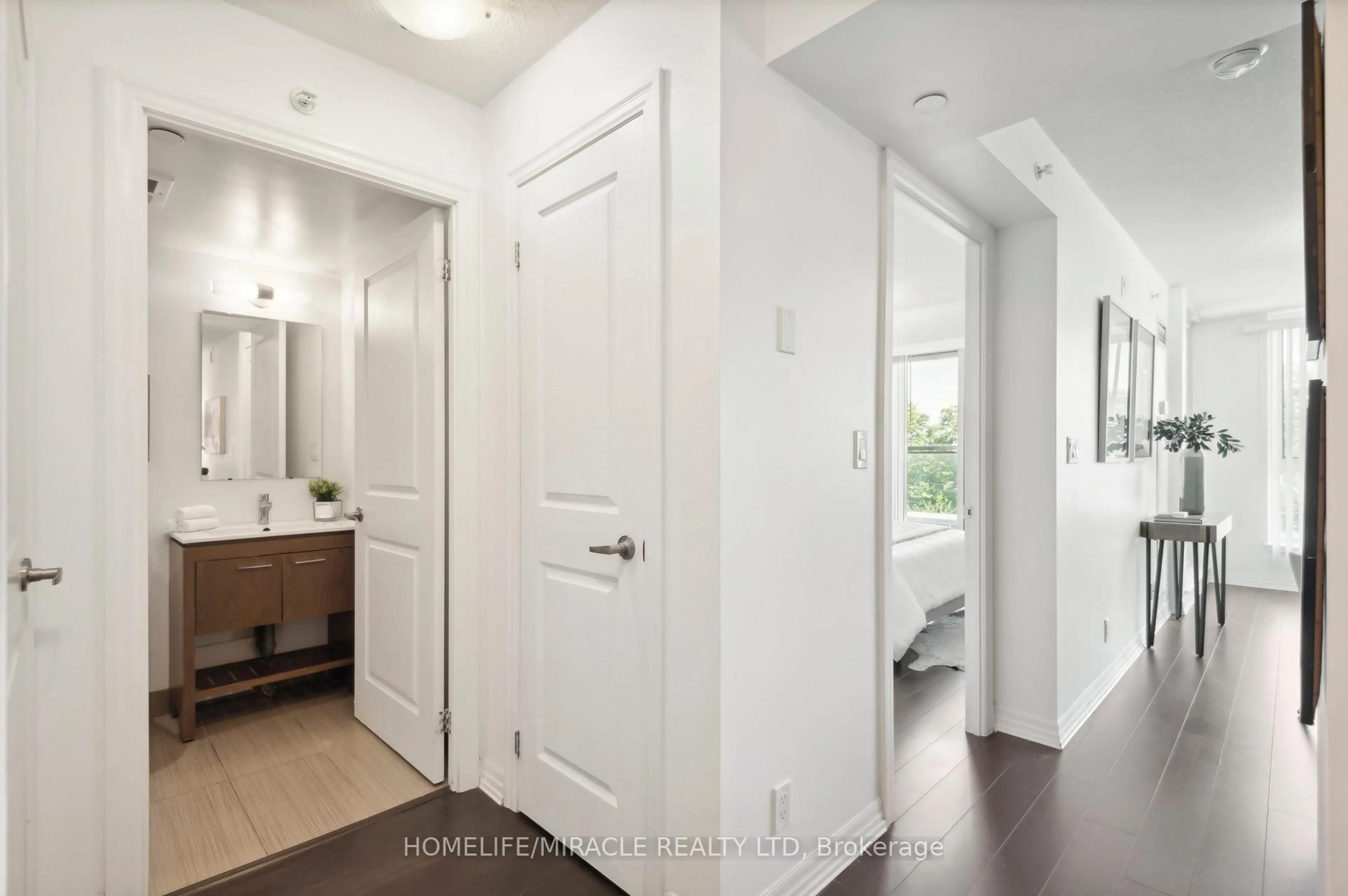 Indoor entryway for 80 Esther Lorrie Dr #607, Toronto Ontario M9W 0C6