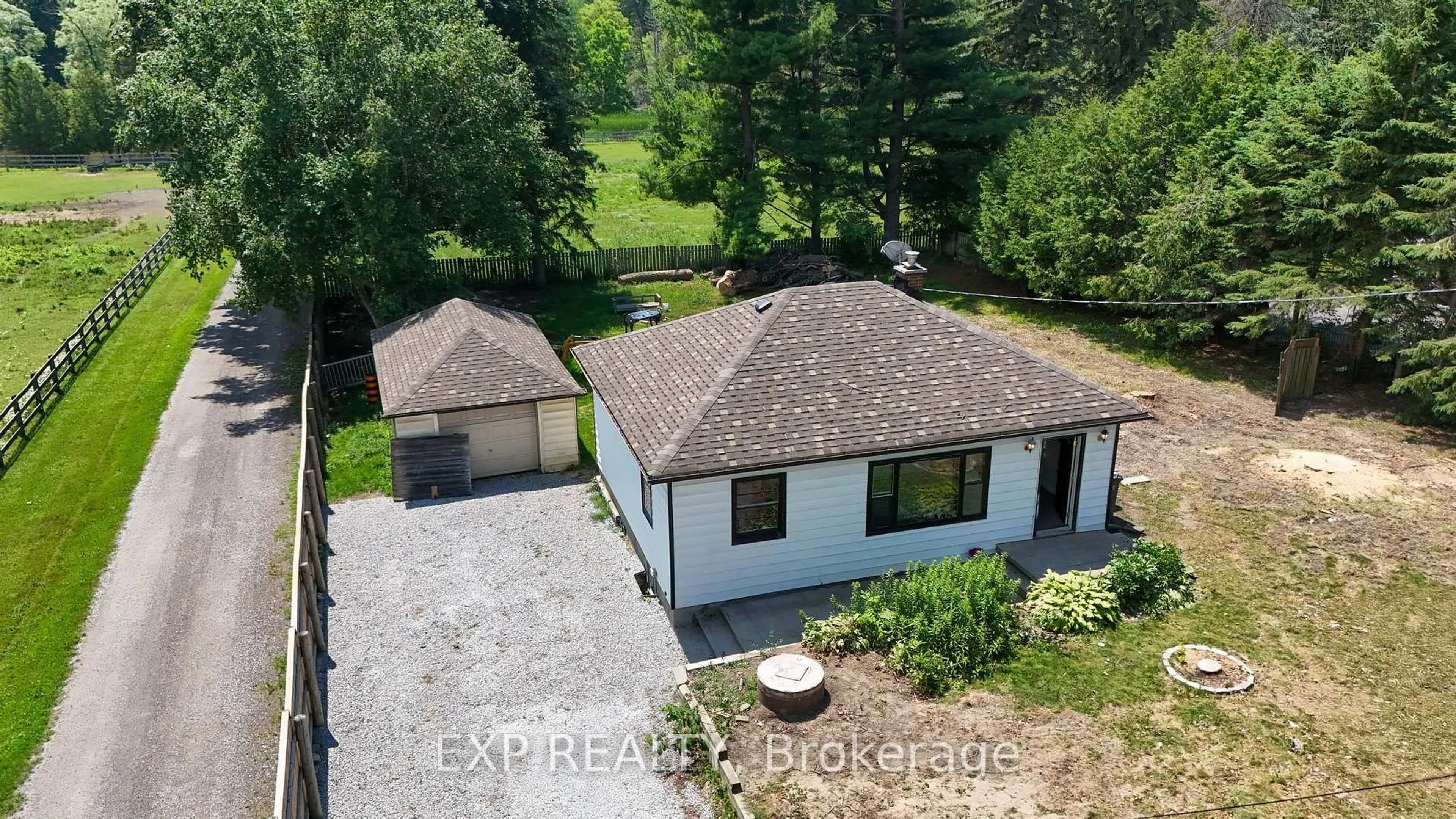 A pic from outside/outdoor area/front of a property/back of a property/a pic from drone, building for 16218 Airport Rd, Caledon Ontario L0N 1E0