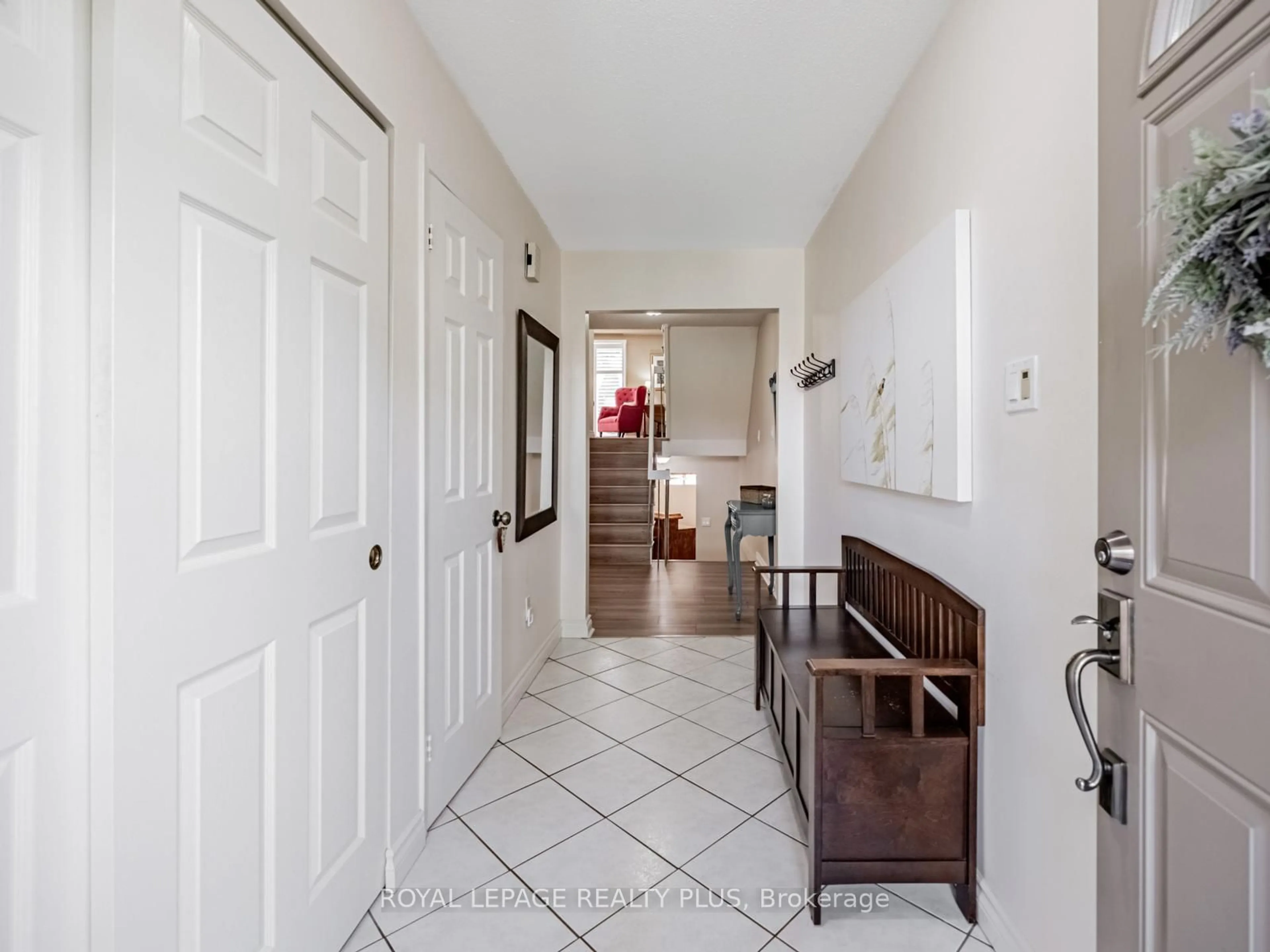 Indoor entryway for 4097 Trapper Cres, Mississauga Ontario L5L 3A7