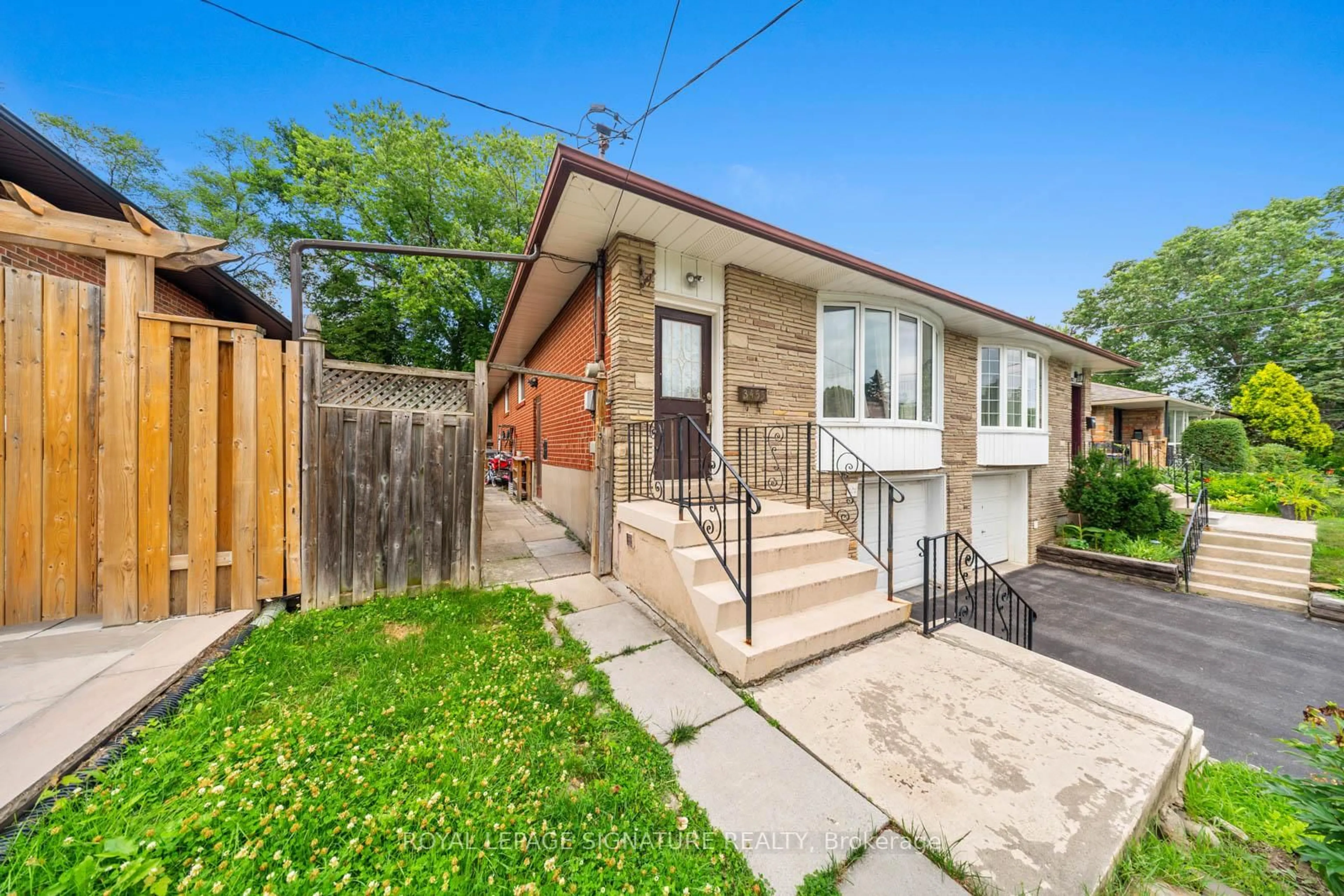 Home with brick exterior material, street for 3455 The Credit Woodlands, Mississauga Ontario L5C 2K5