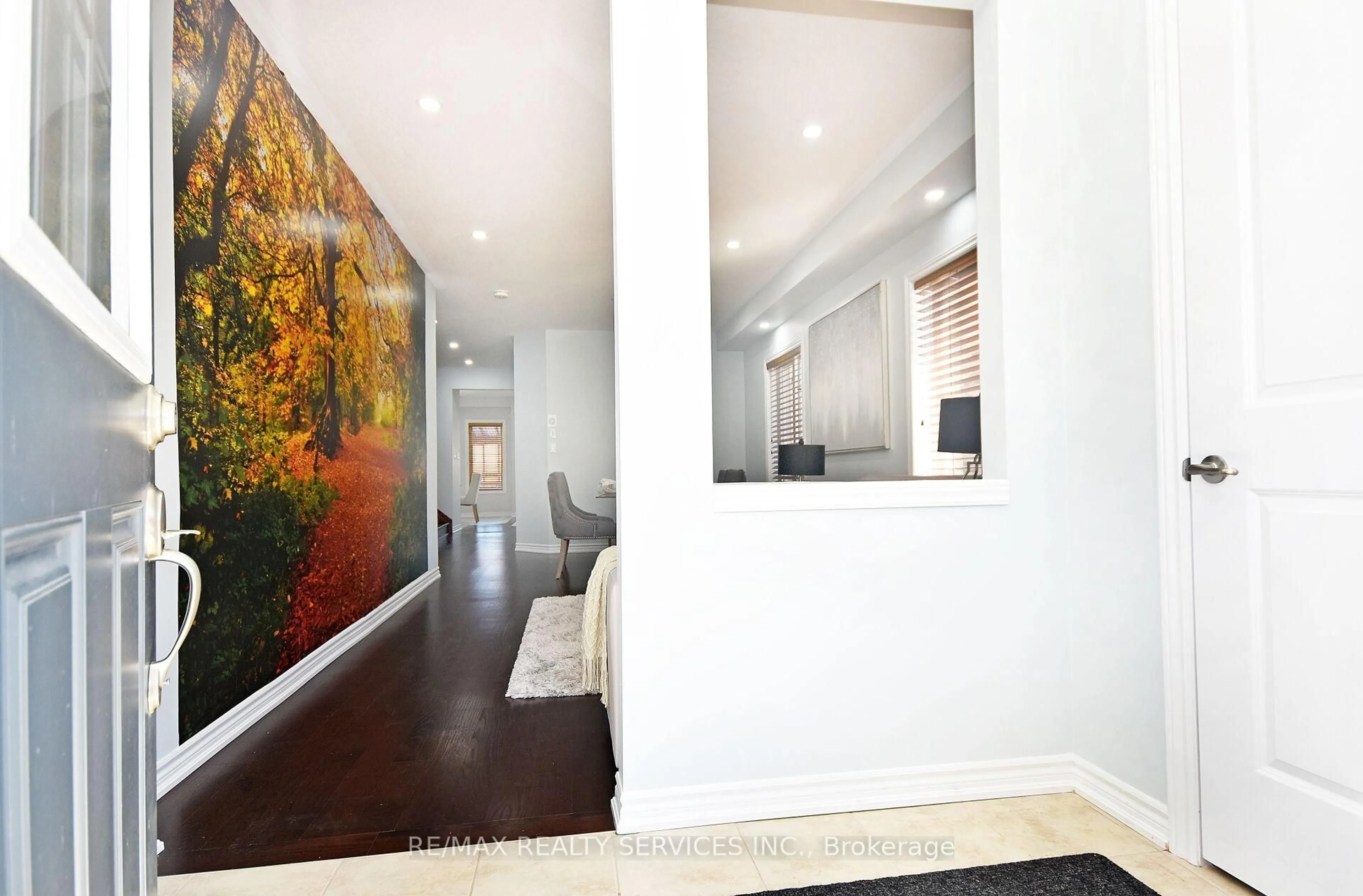 Indoor entryway for 21 Magical Rd, Brampton Ontario L7A 4P8