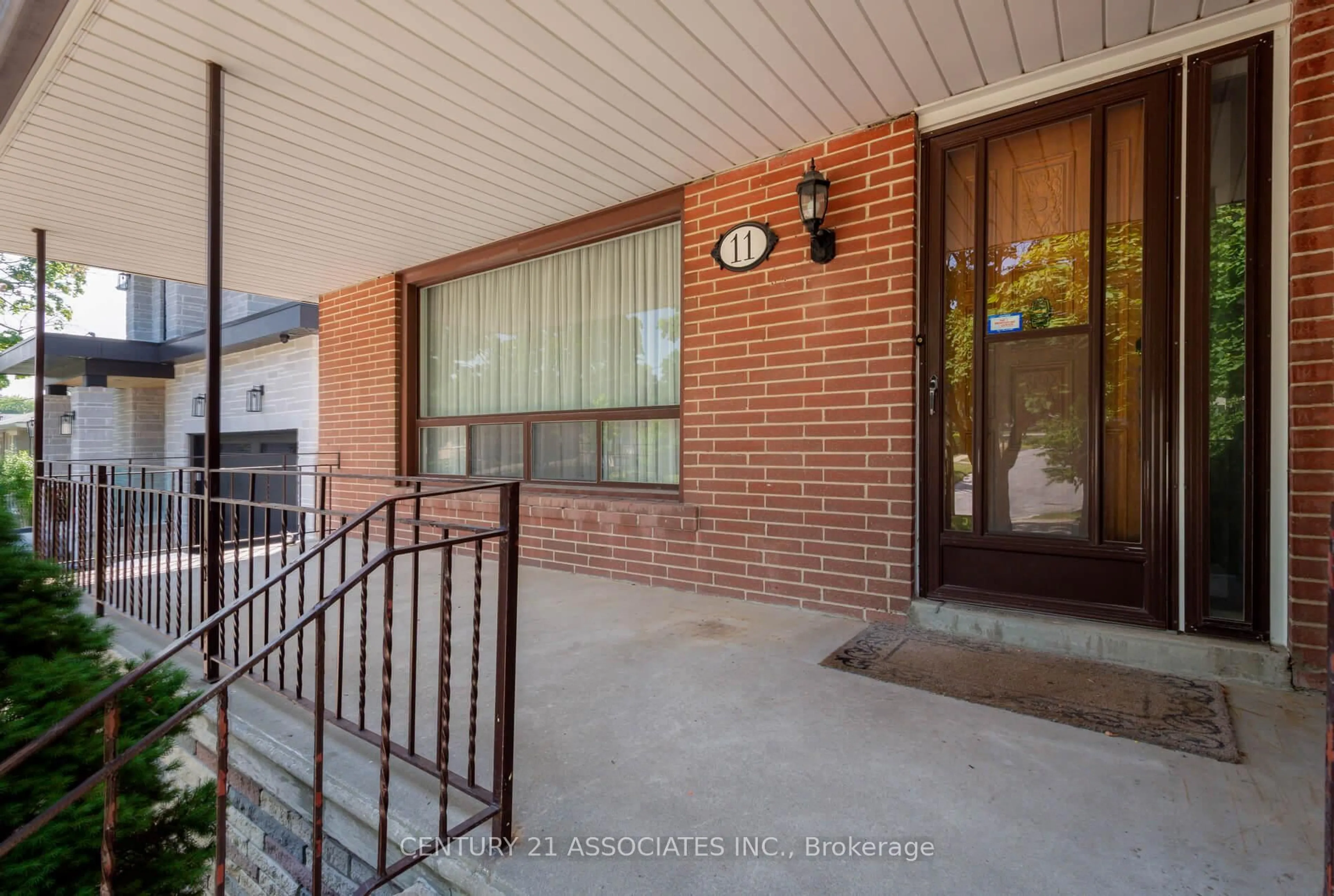 Indoor entryway for 11 Drury Lane, Toronto Ontario M9P 1P8