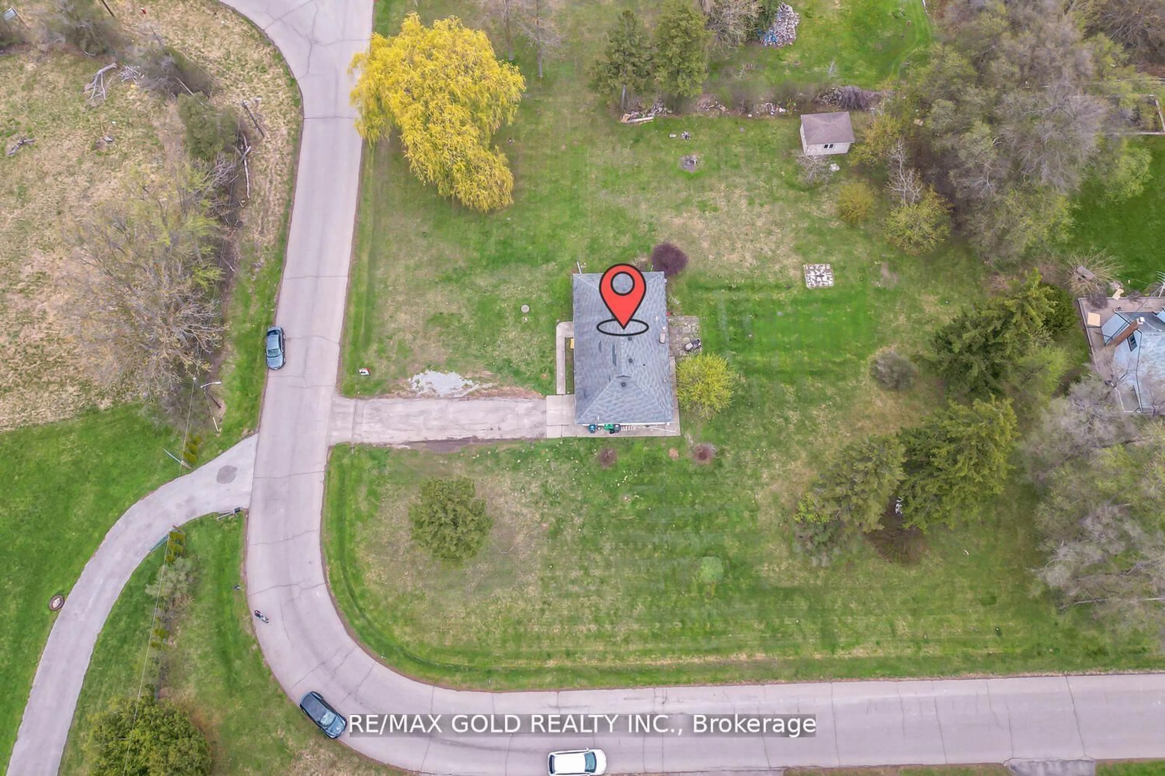 A pic from outside/outdoor area/front of a property/back of a property/a pic from drone, street for 59 Marysfield Dr, Brampton Ontario L6P 0J2