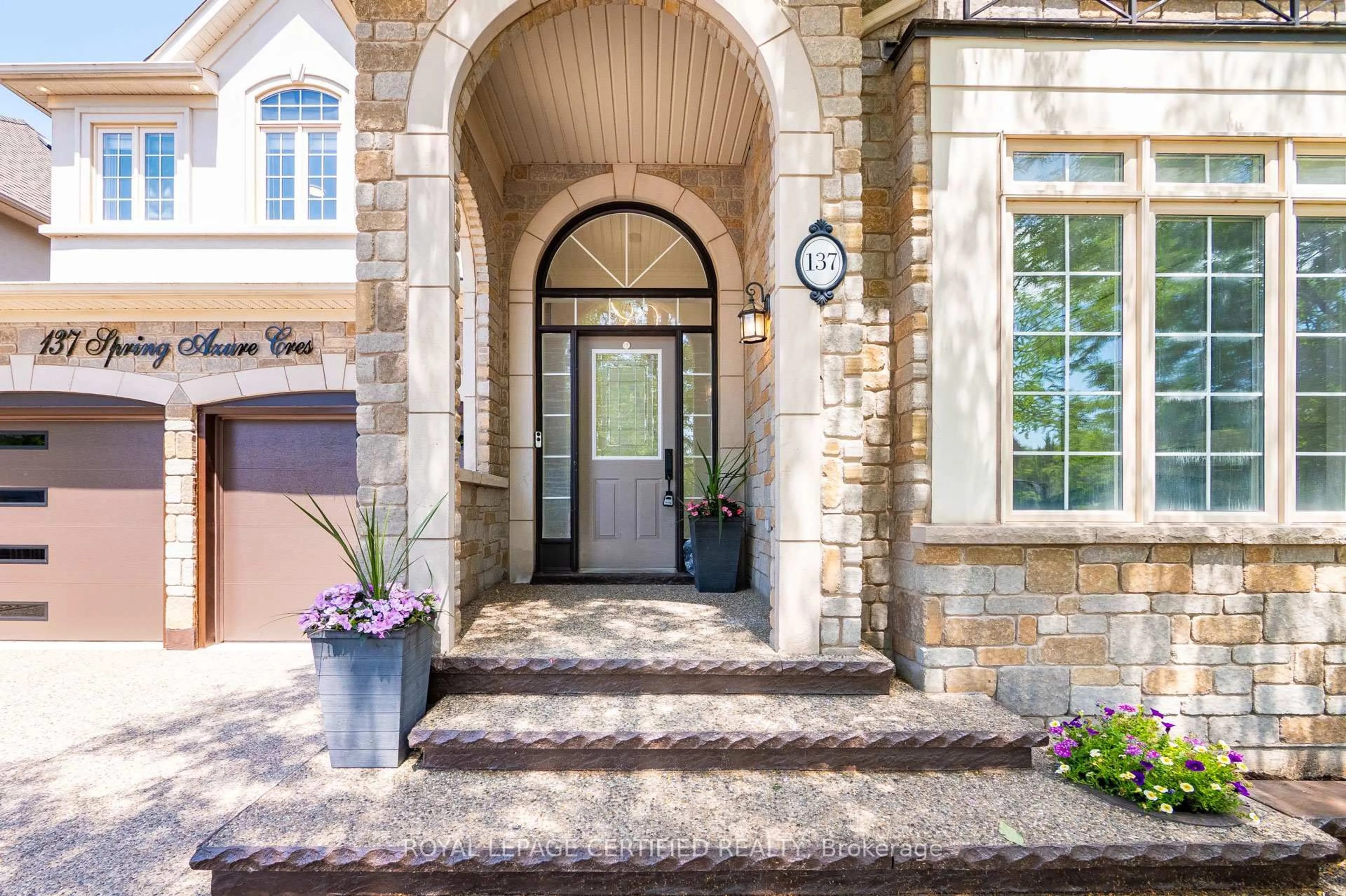 Indoor entryway for 137 Spring Azure Cres, Oakville Ontario L6L 6V8