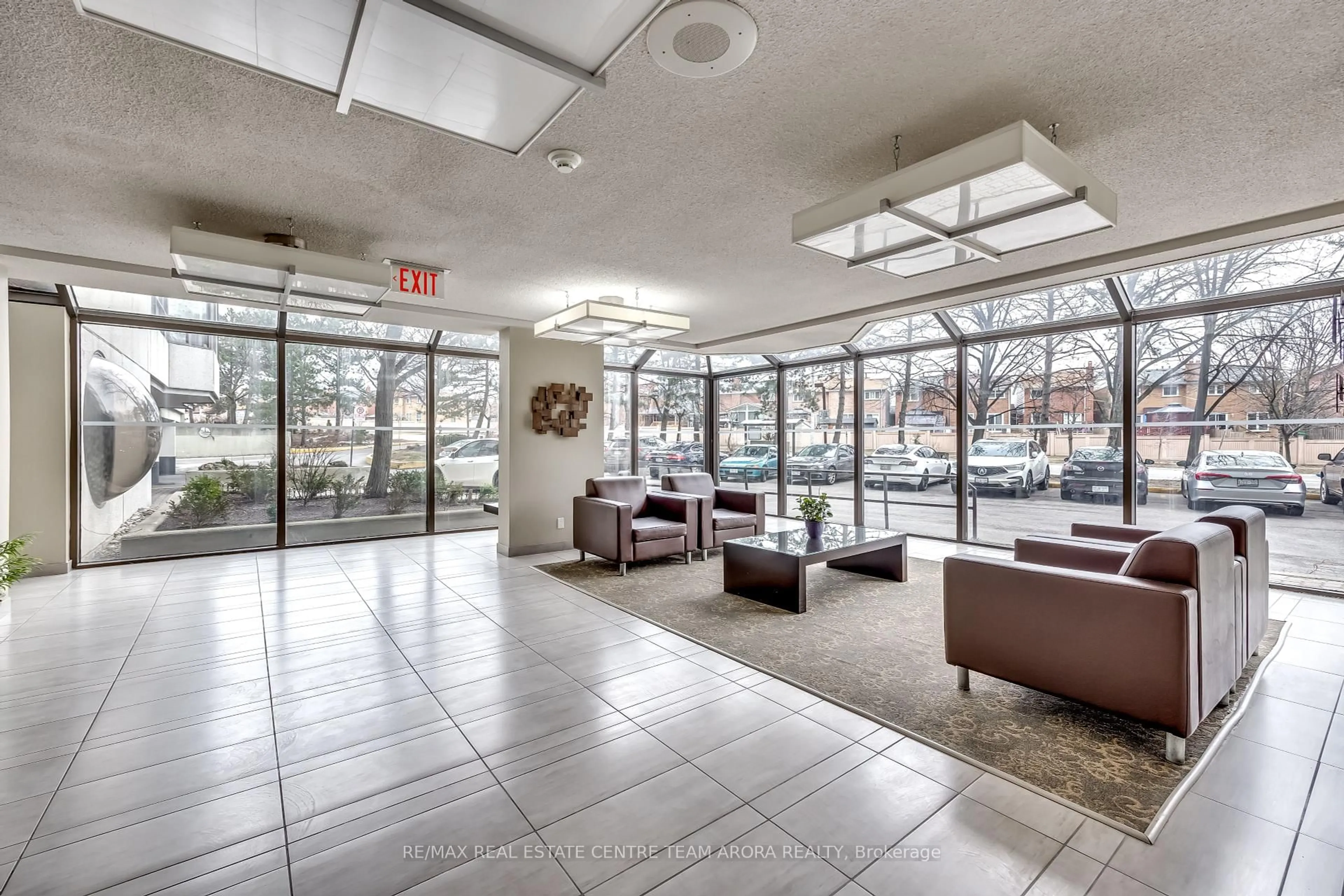 Indoor foyer for 200 Robert Speck Pkwy #1202, Mississauga Ontario L4Z 1S3