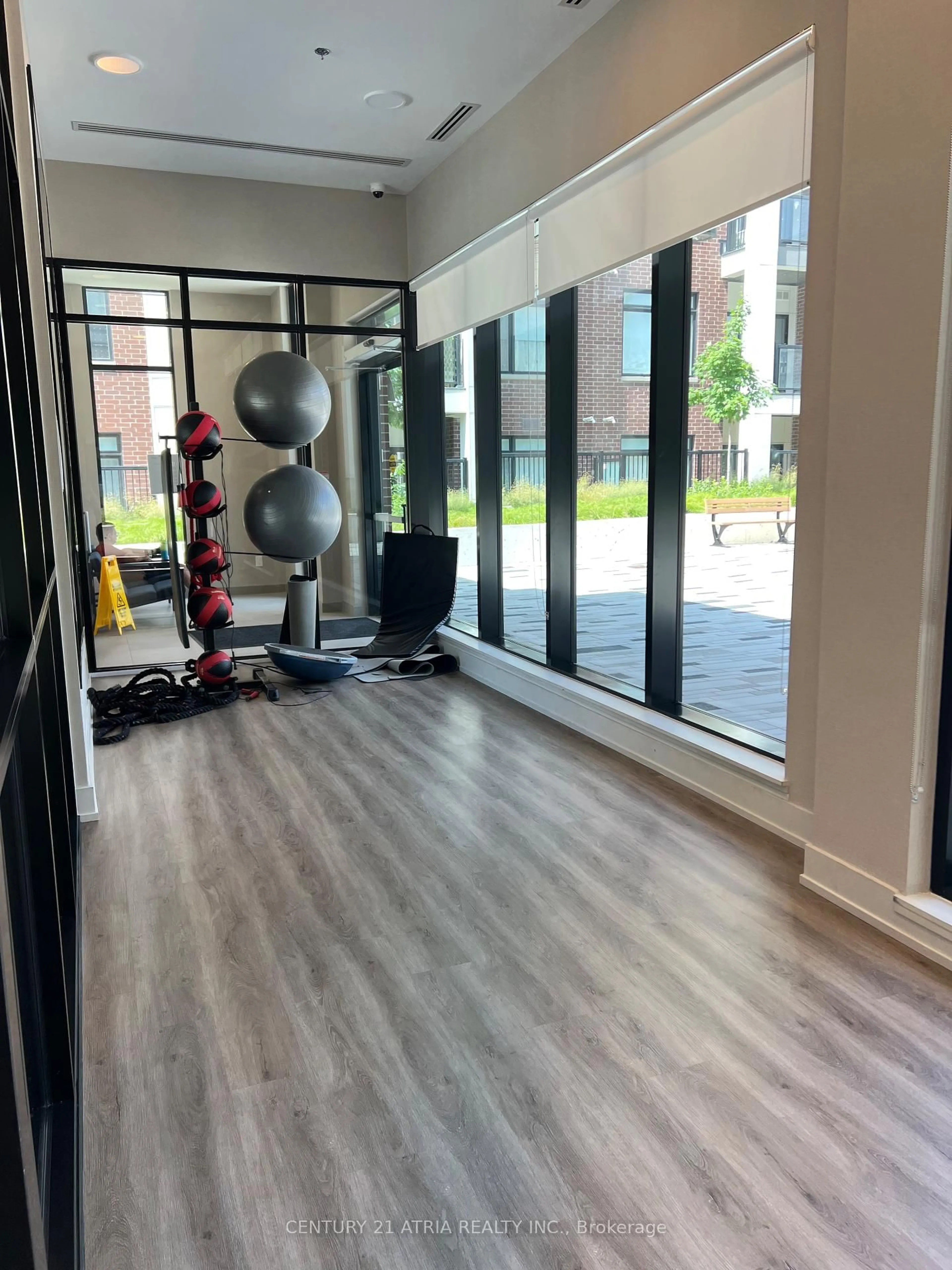 Gym or fitness room for 135 Canon Jackson Dr #302, Toronto Ontario M6M 0C3