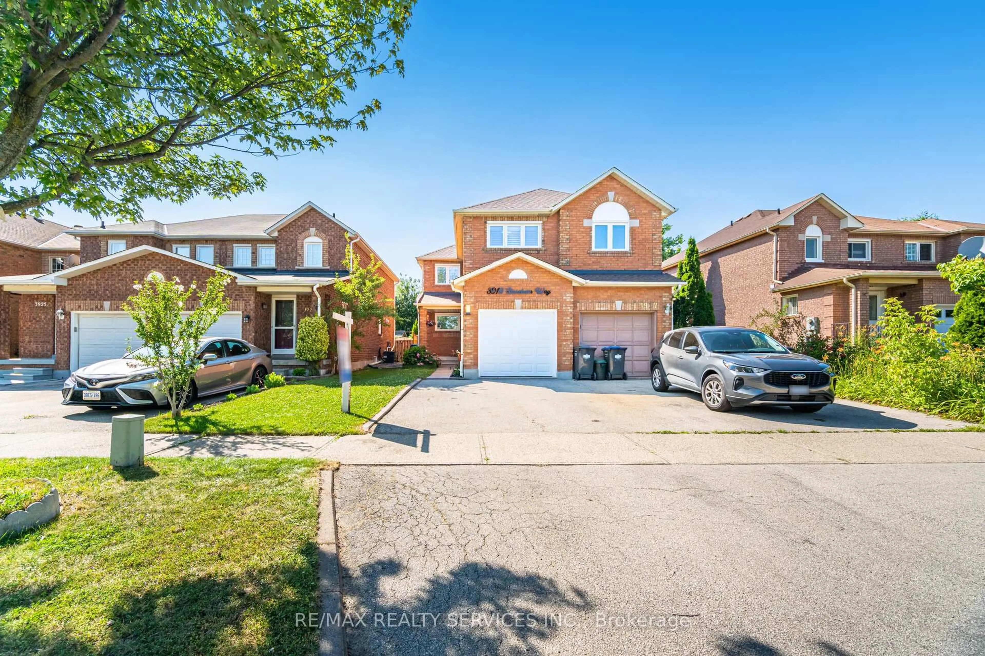Home with brick exterior material, street for 3919 STONEHAM Way, Mississauga Ontario L5N 6Y6