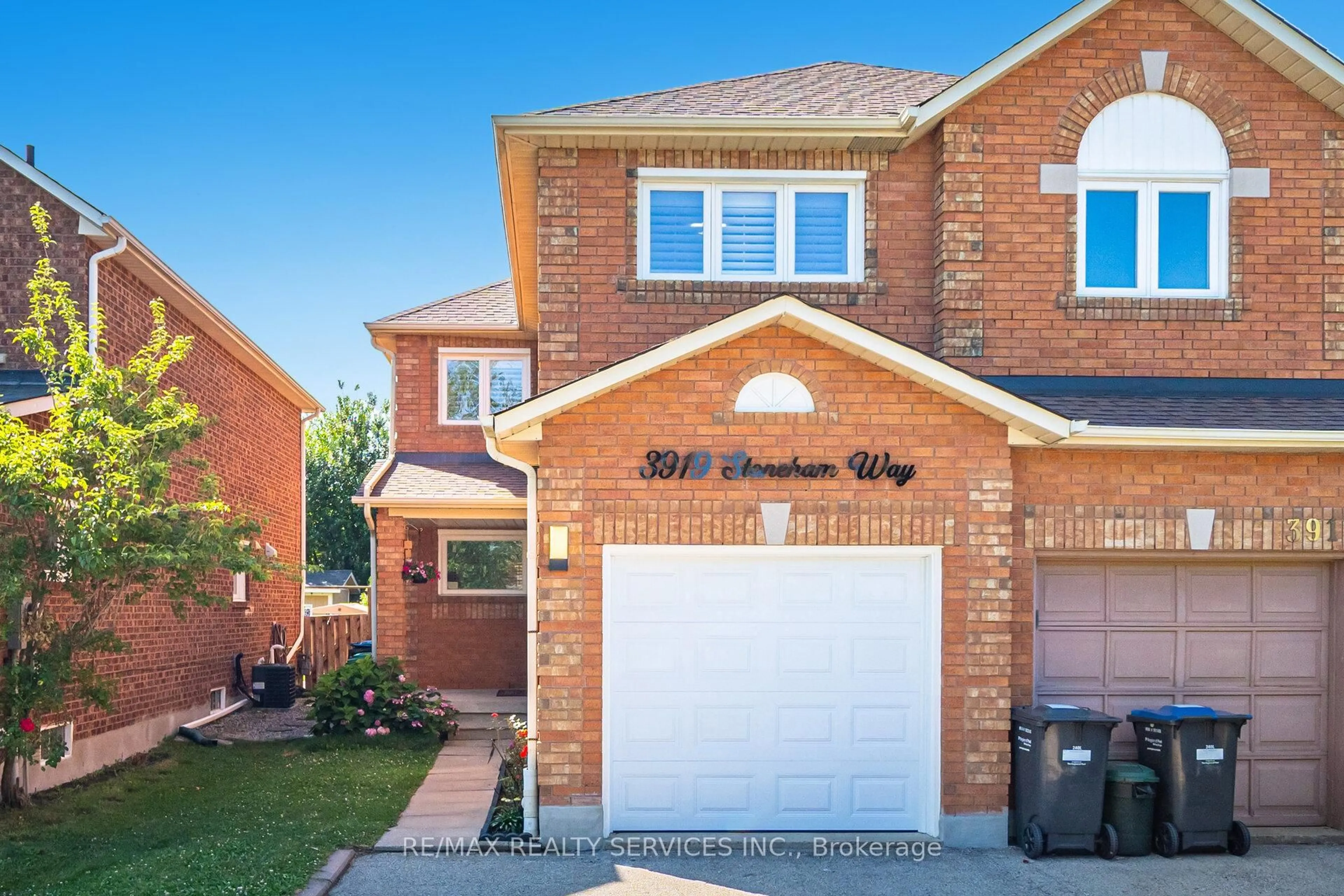 Home with brick exterior material, street for 3919 STONEHAM Way, Mississauga Ontario L5N 6Y6