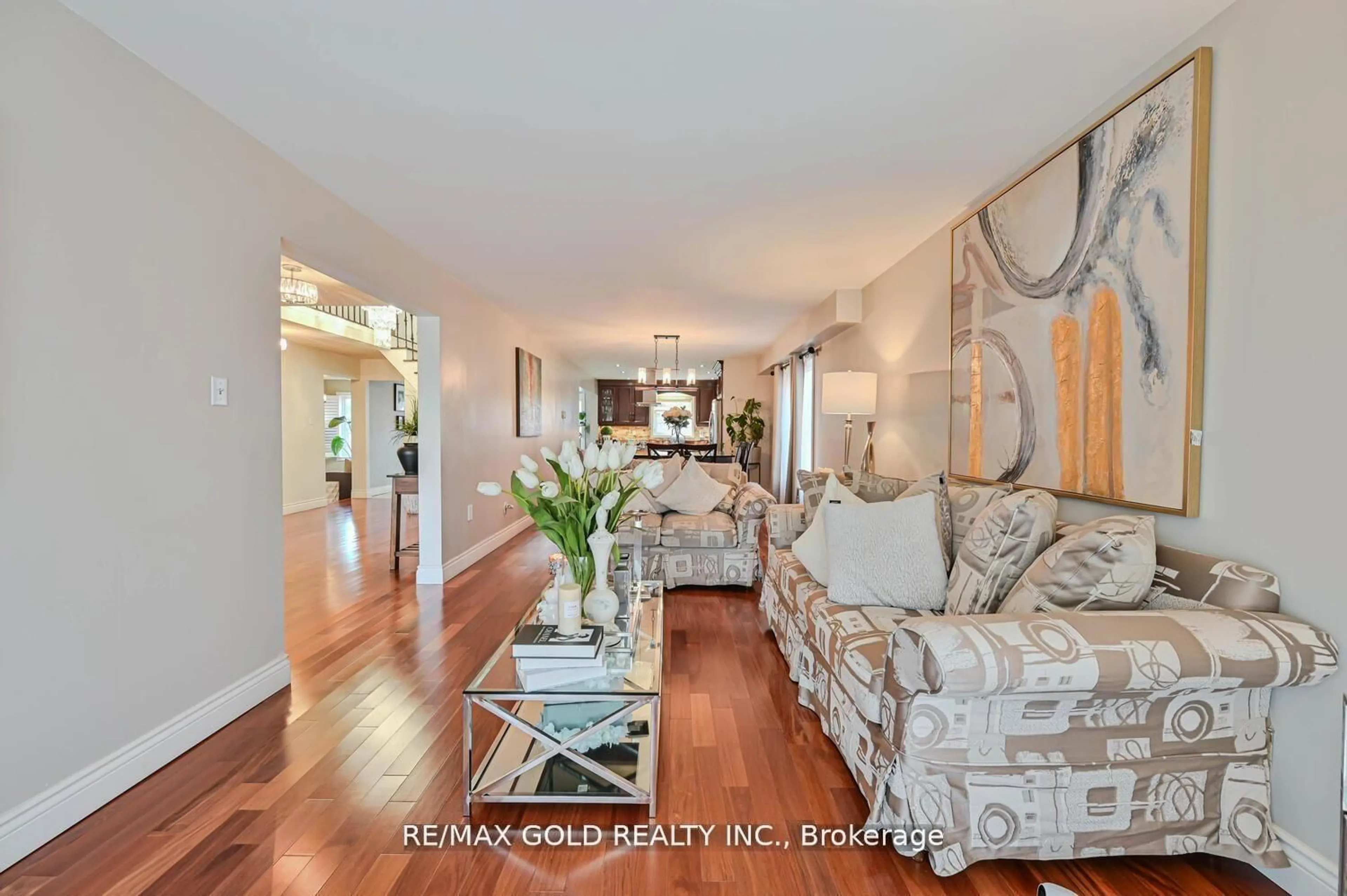 Living room with furniture, wood/laminate floor for 22 Strangway Crt, Brampton Ontario L6Z 4L4