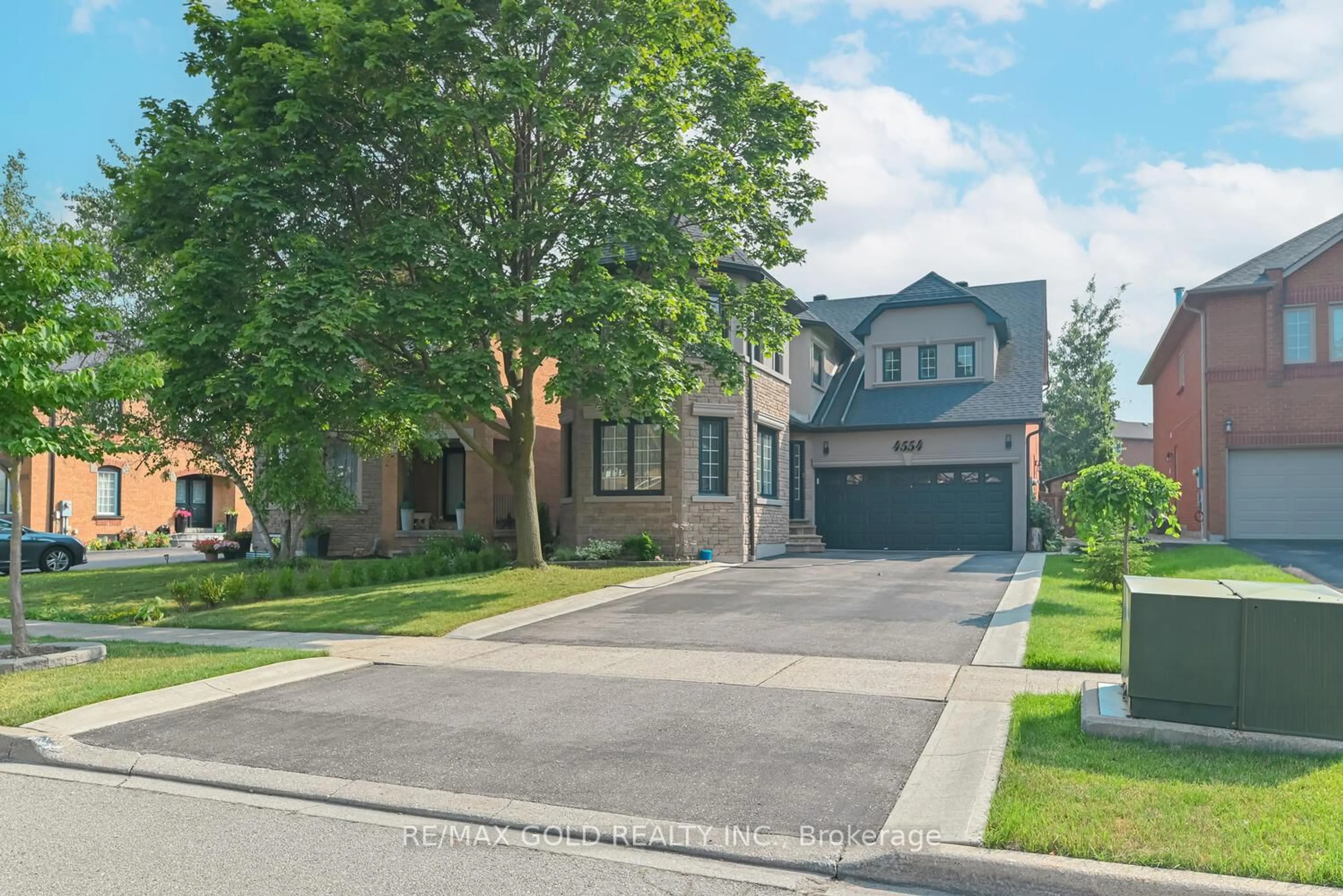 Home with brick exterior material, street for 4554 Willow Creek Dr, Mississauga Ontario L5V 1G7