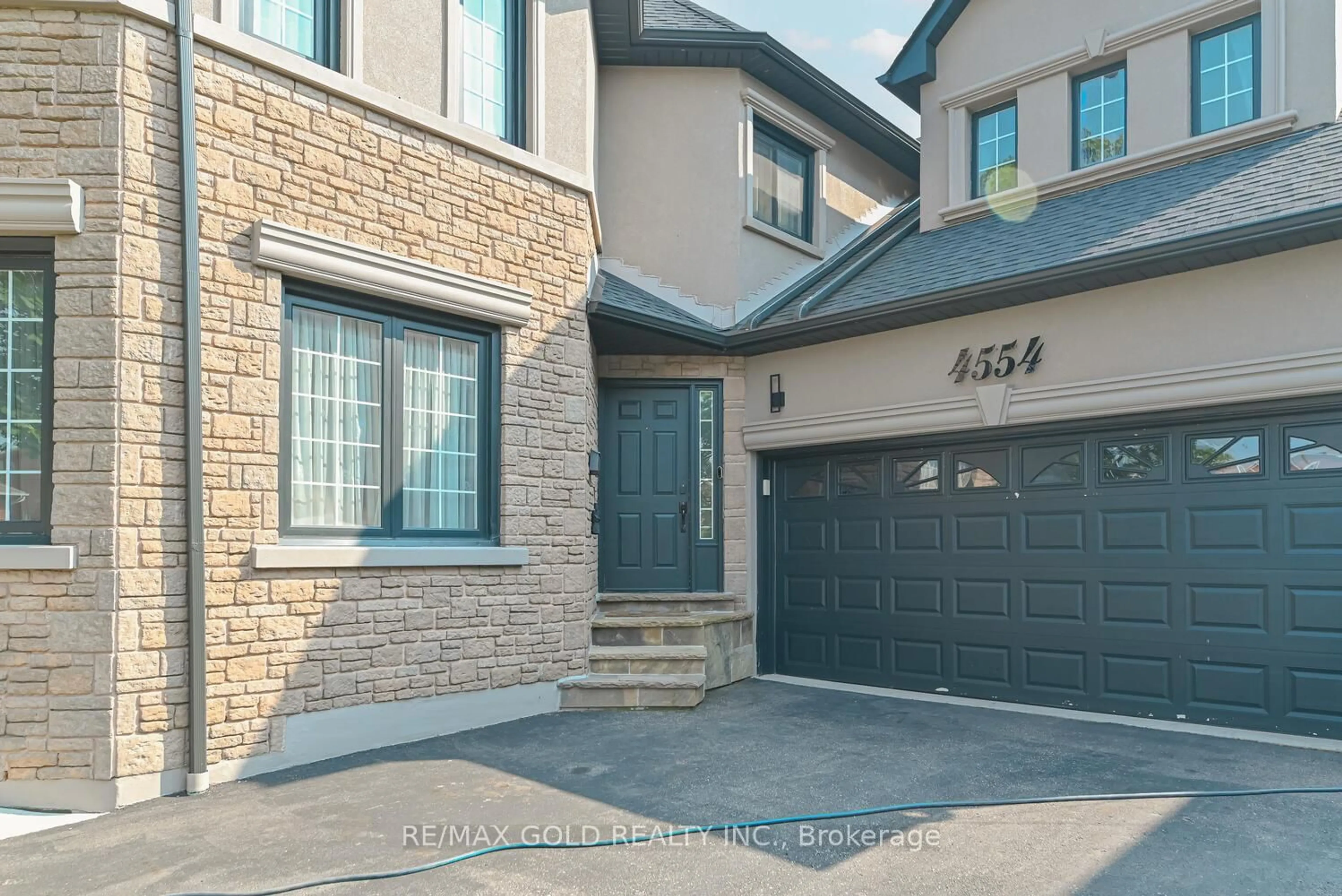 Home with brick exterior material, street for 4554 Willow Creek Dr, Mississauga Ontario L5V 1G7
