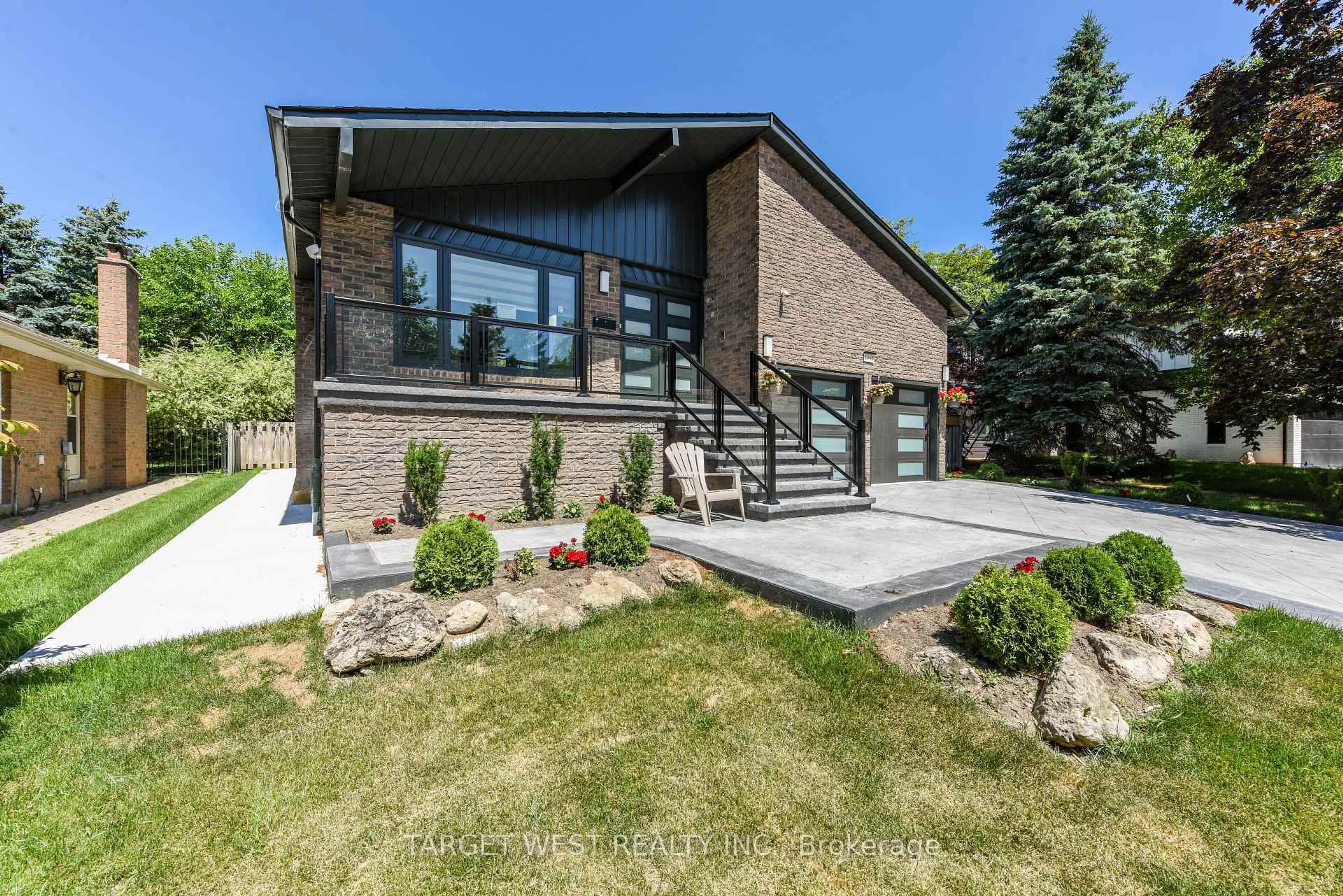 Home with brick exterior material, unknown for 1263 Crestdale Rd, Mississauga Ontario L5H 1X8