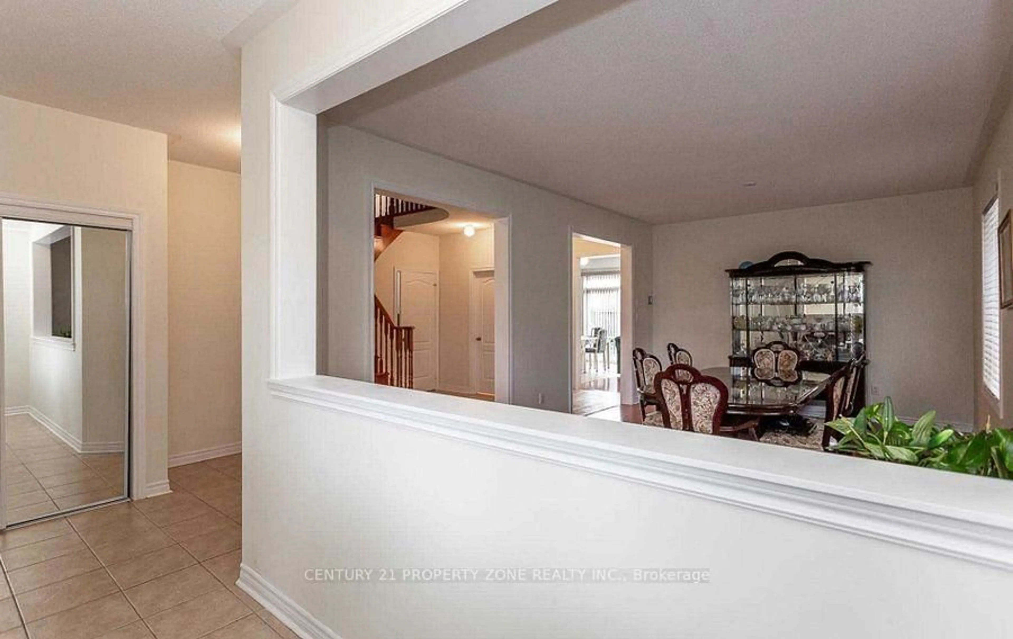 Indoor foyer for 8 Perkins Dr, Brampton Ontario L7A 3W2